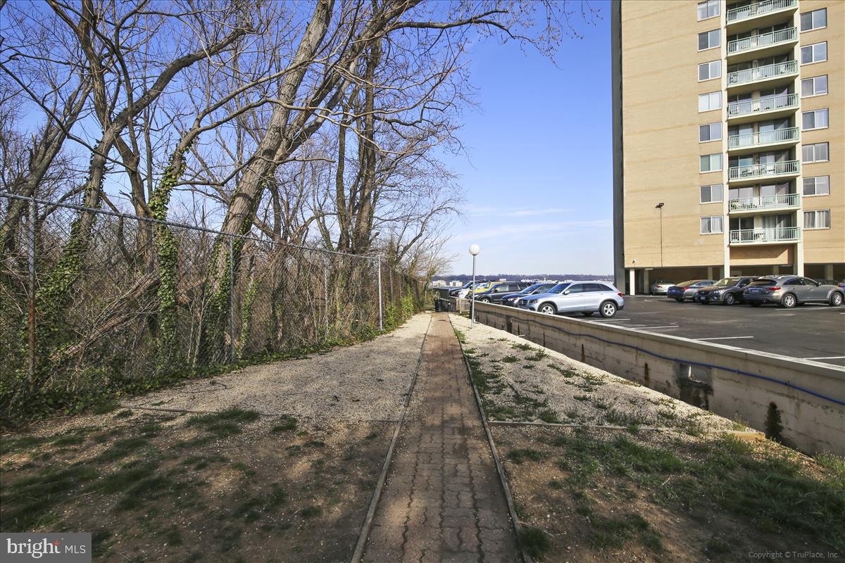 MARINA TOWERS - Residential