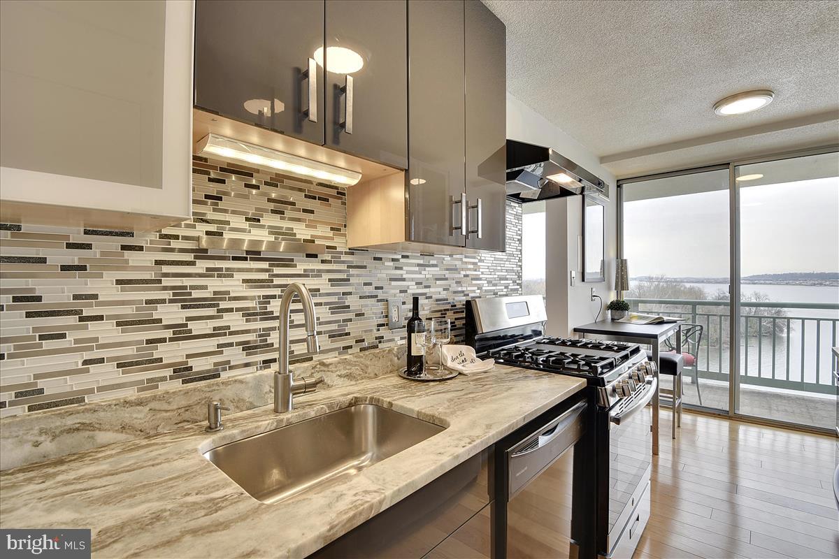 MARINA TOWERS - Residential