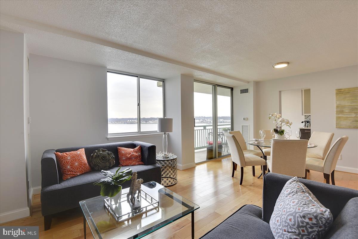 MARINA TOWERS - Residential