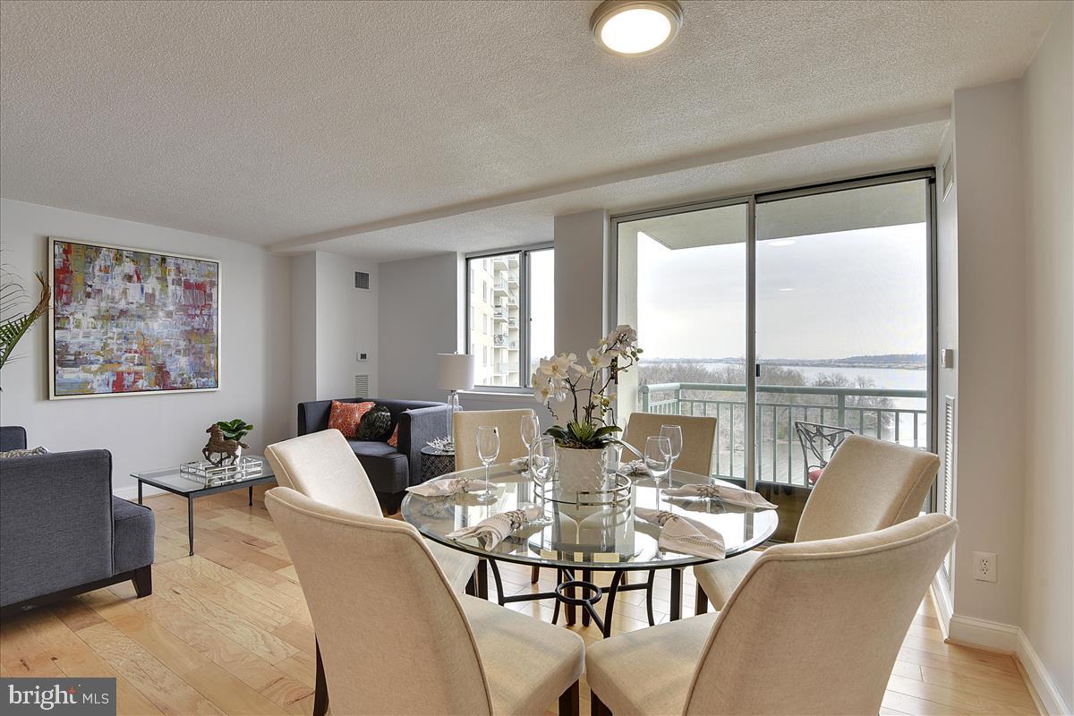 MARINA TOWERS - Residential