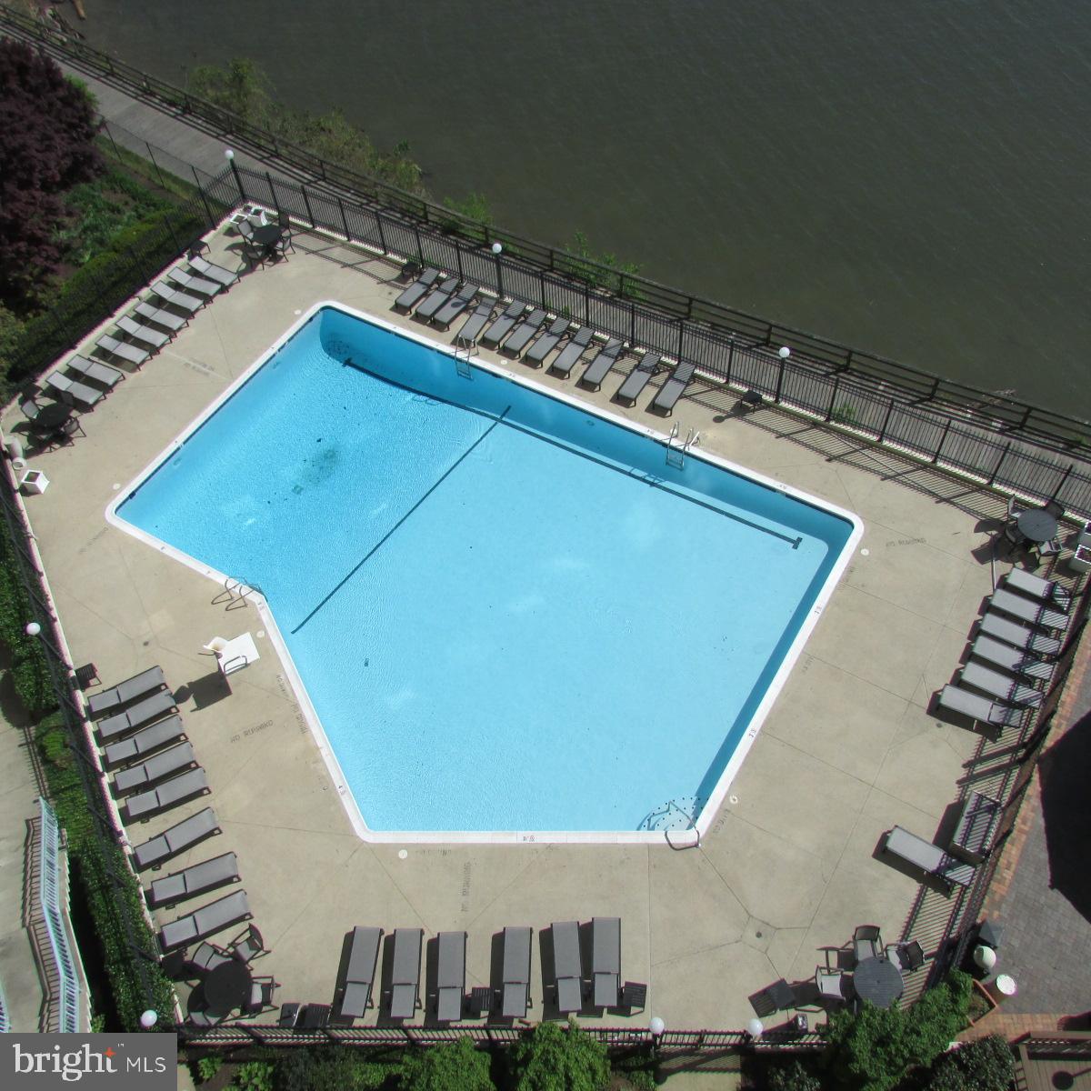 MARINA TOWERS - Residential