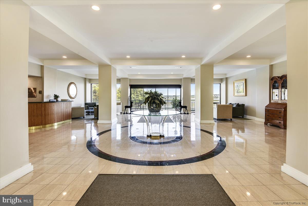 MARINA TOWERS - Residential