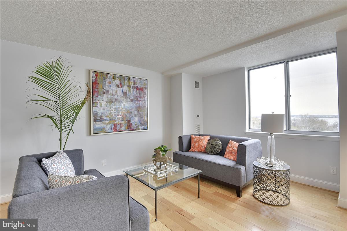 MARINA TOWERS - Residential