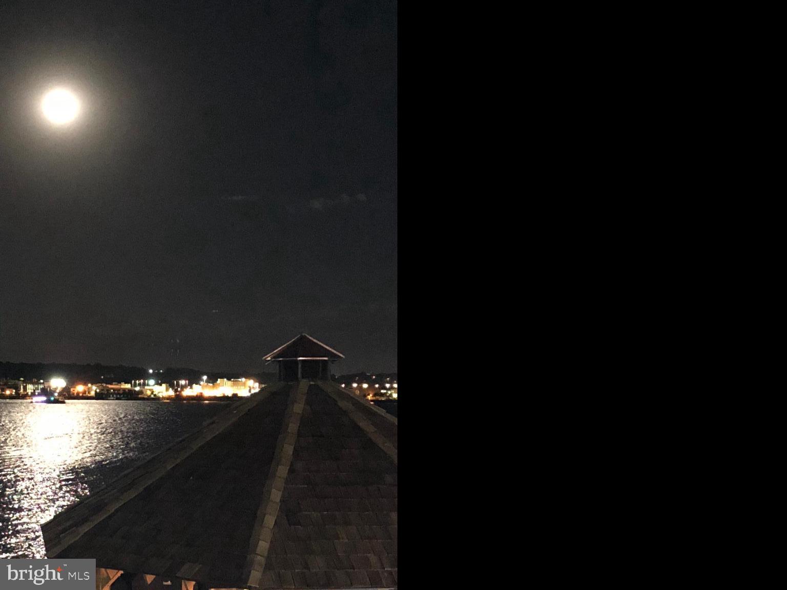 MARINA TOWERS - Residential