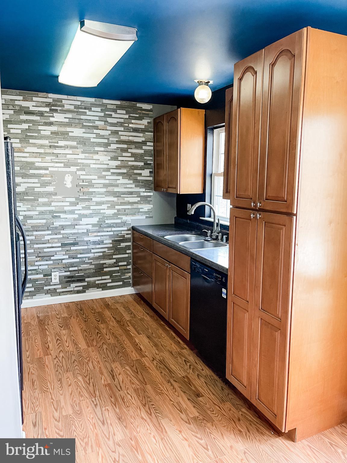 BLACK WALNUT RUN ESTATES - Residential