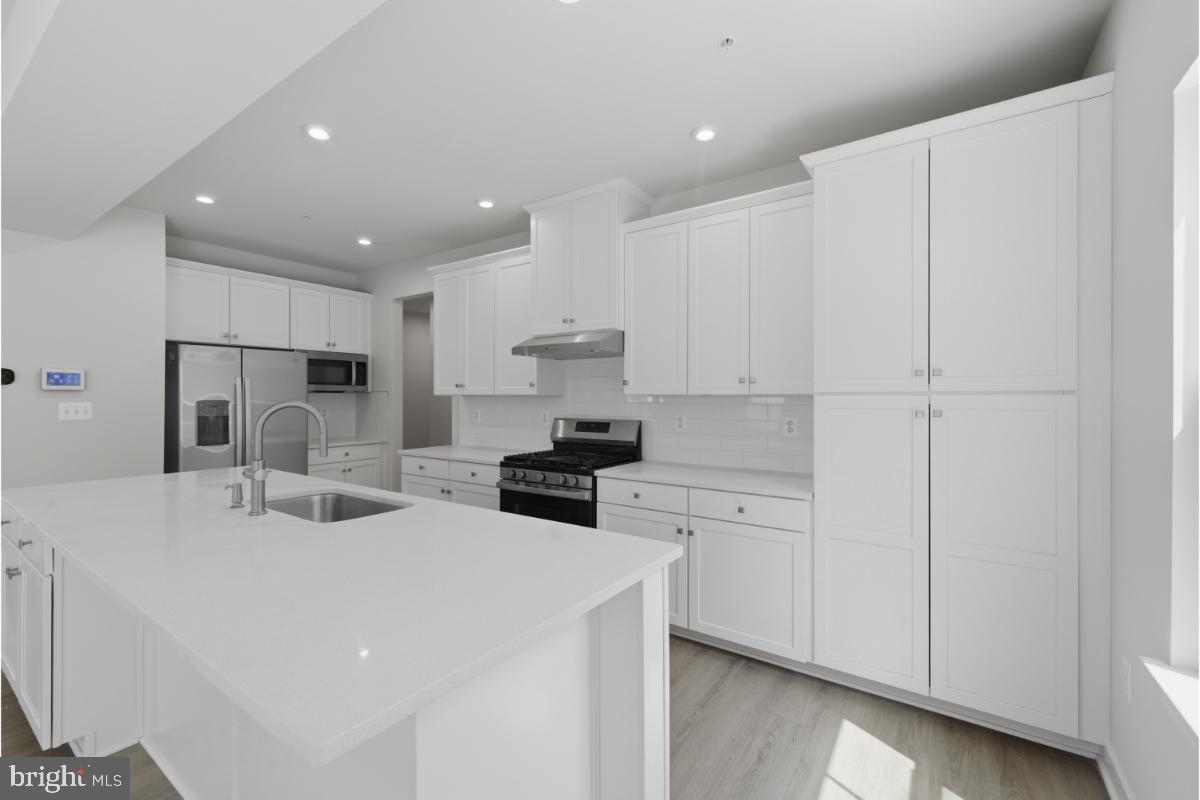 15550 TWIN RIVER CIR