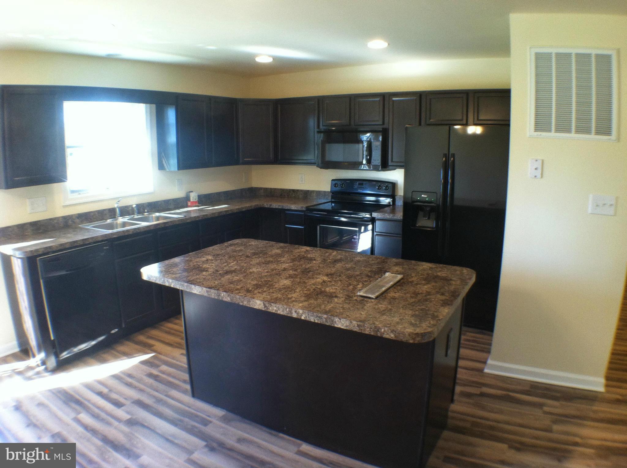 THE TOWNES AT OAKHURST - Residential