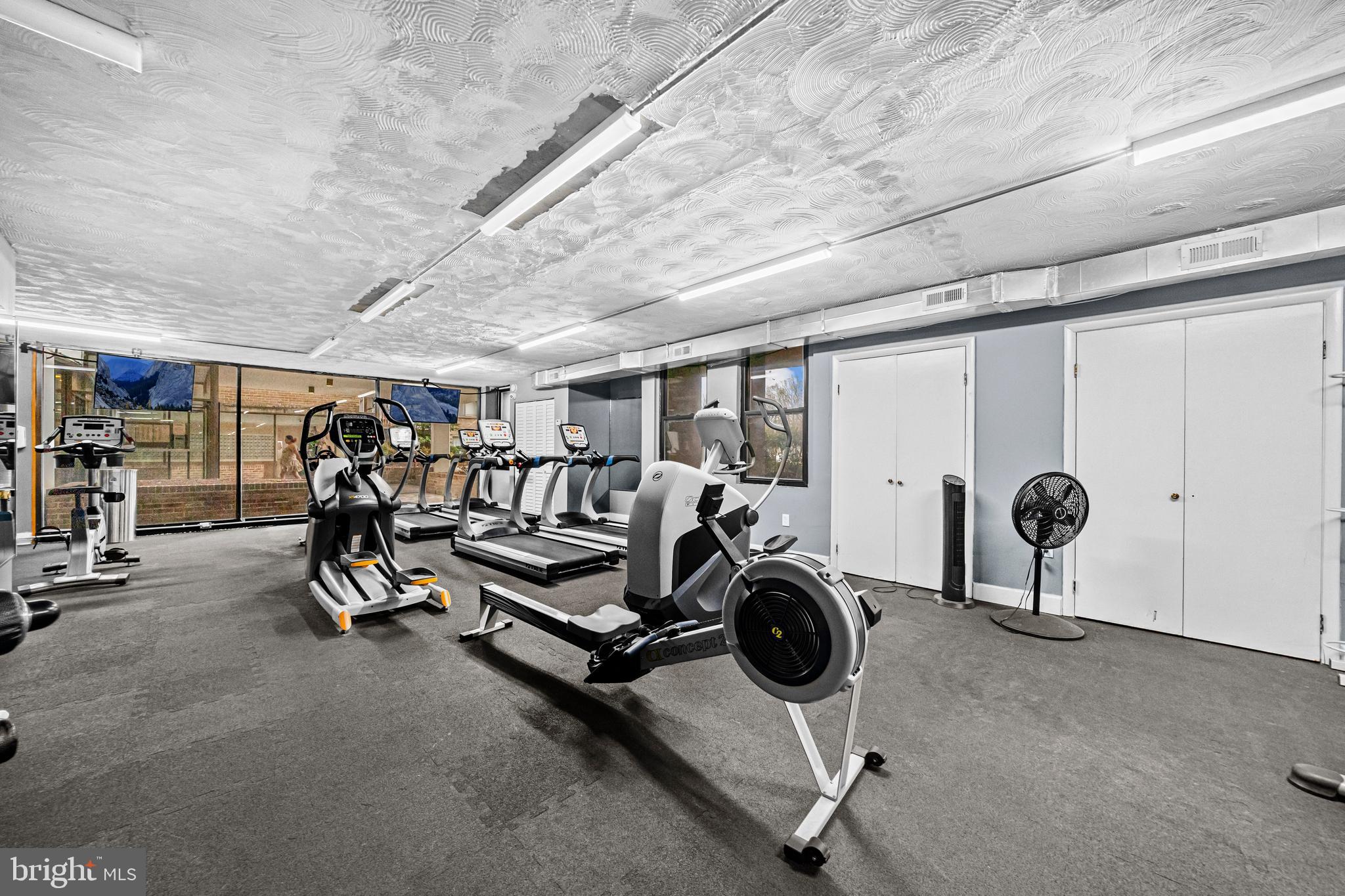 PRESIDENTIAL TOWERS - Residential