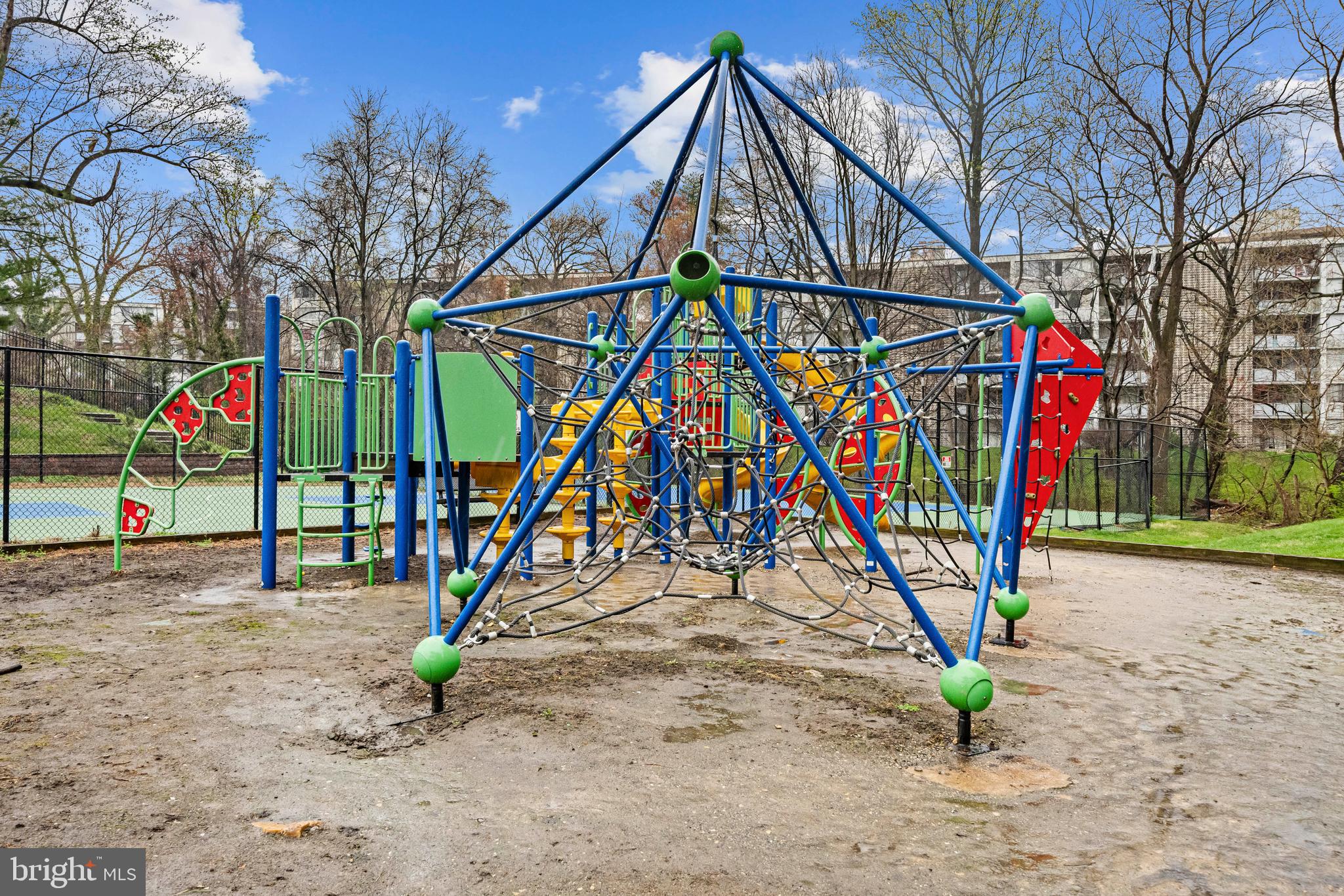 PRESIDENTIAL TOWERS - Residential