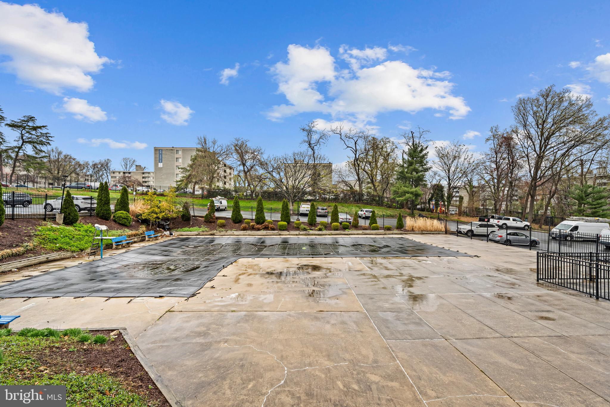 PRESIDENTIAL TOWERS - Residential