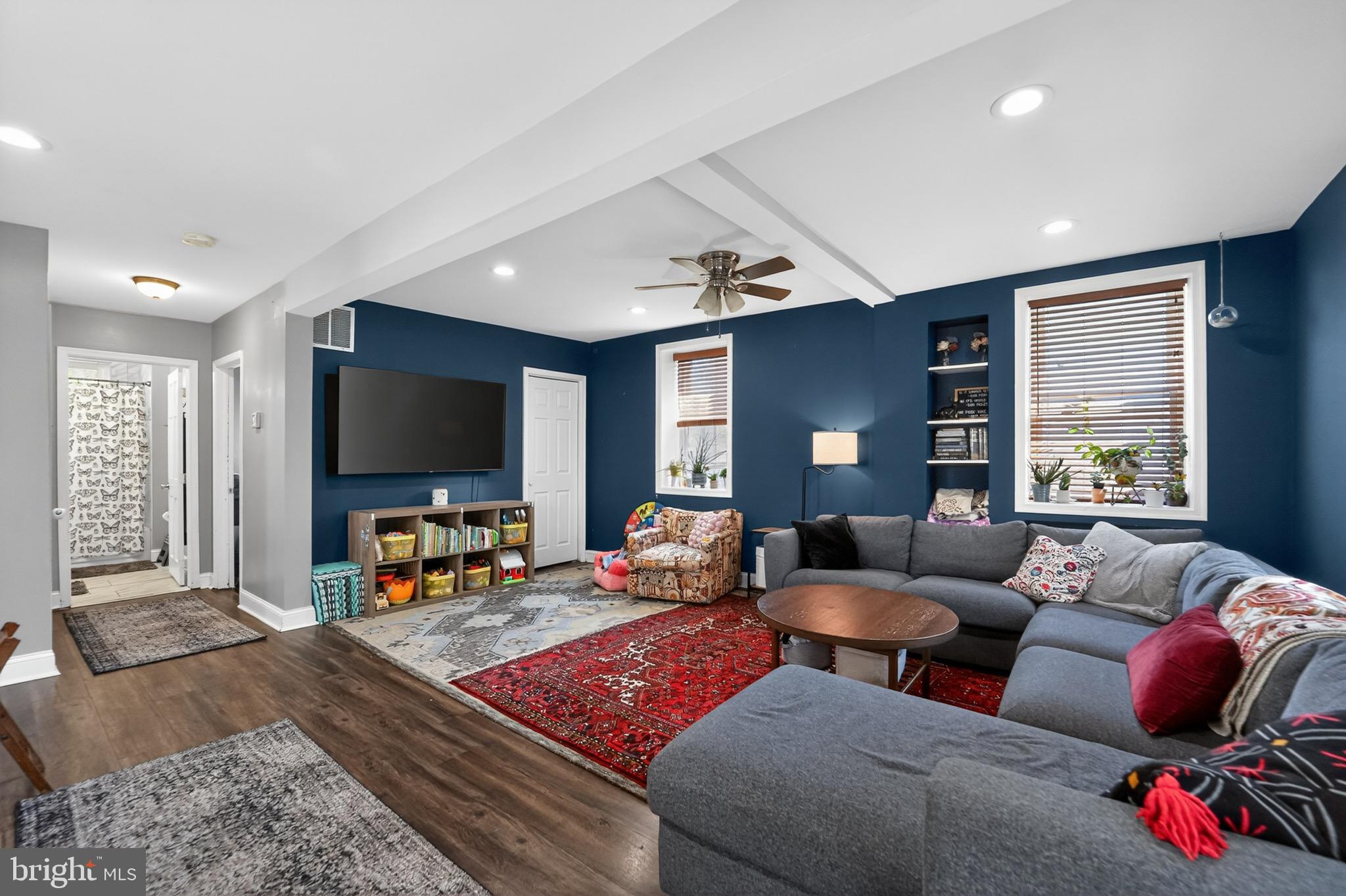 GRAY MANOR - Residential