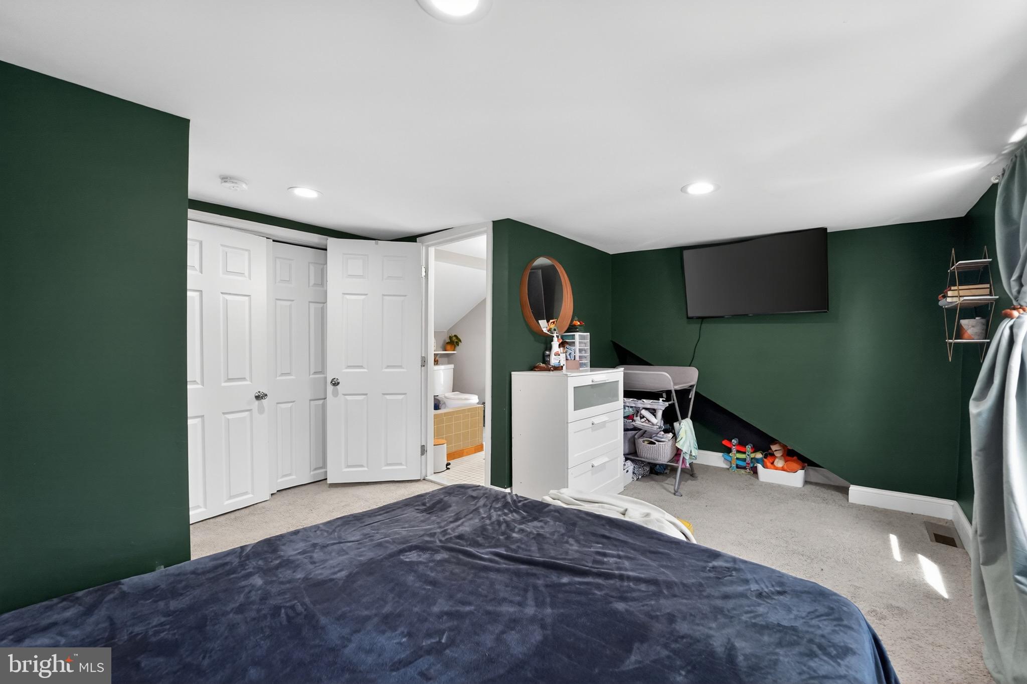 GRAY MANOR - Residential