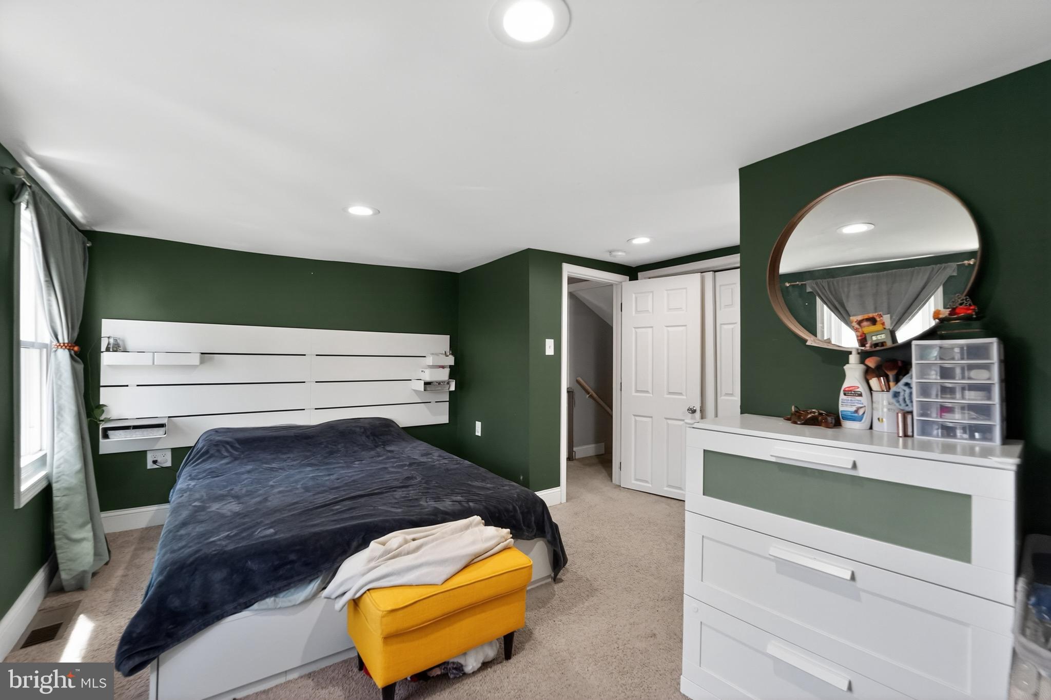 GRAY MANOR - Residential