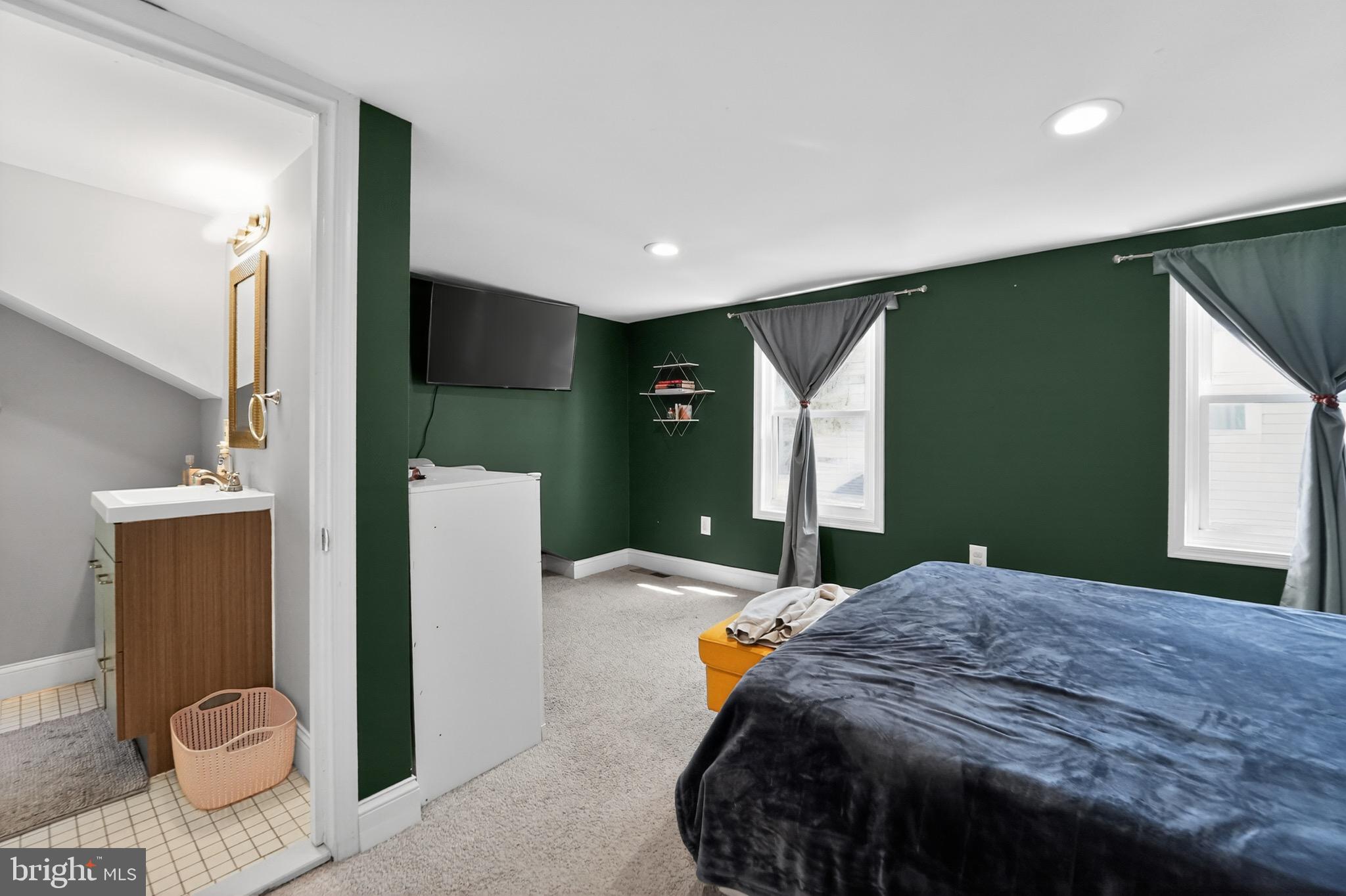 GRAY MANOR - Residential