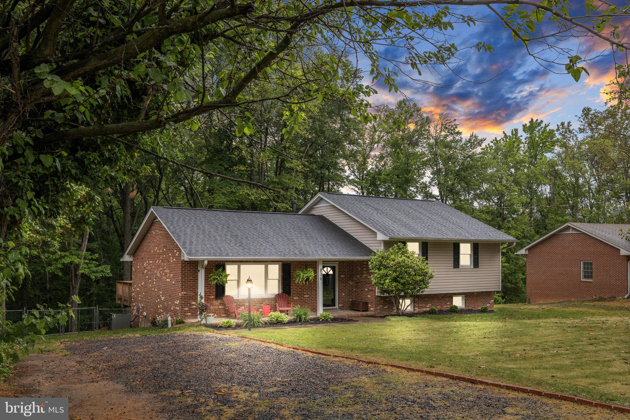 836 CHURCHILL DRIVE