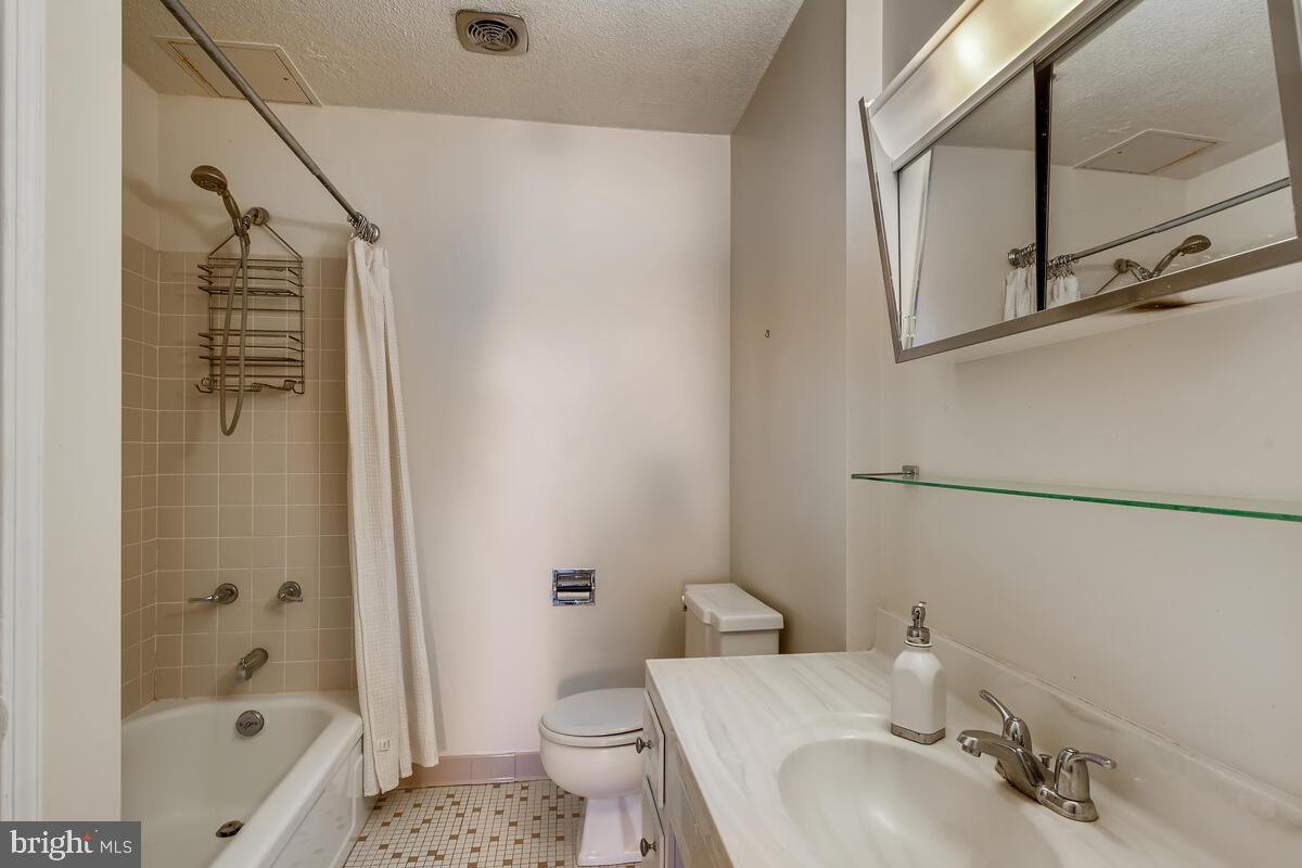 MOUNT VERNON PLACE HISTORIC DISTRICT - Residential Lease