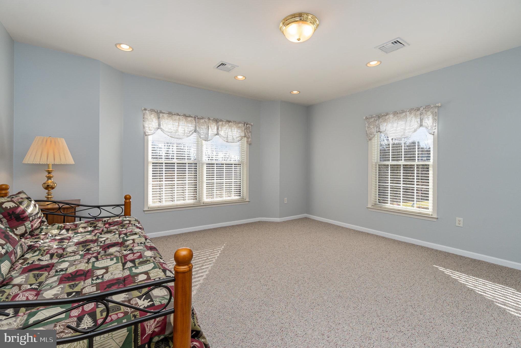 WITNEY RIDGE - Residential