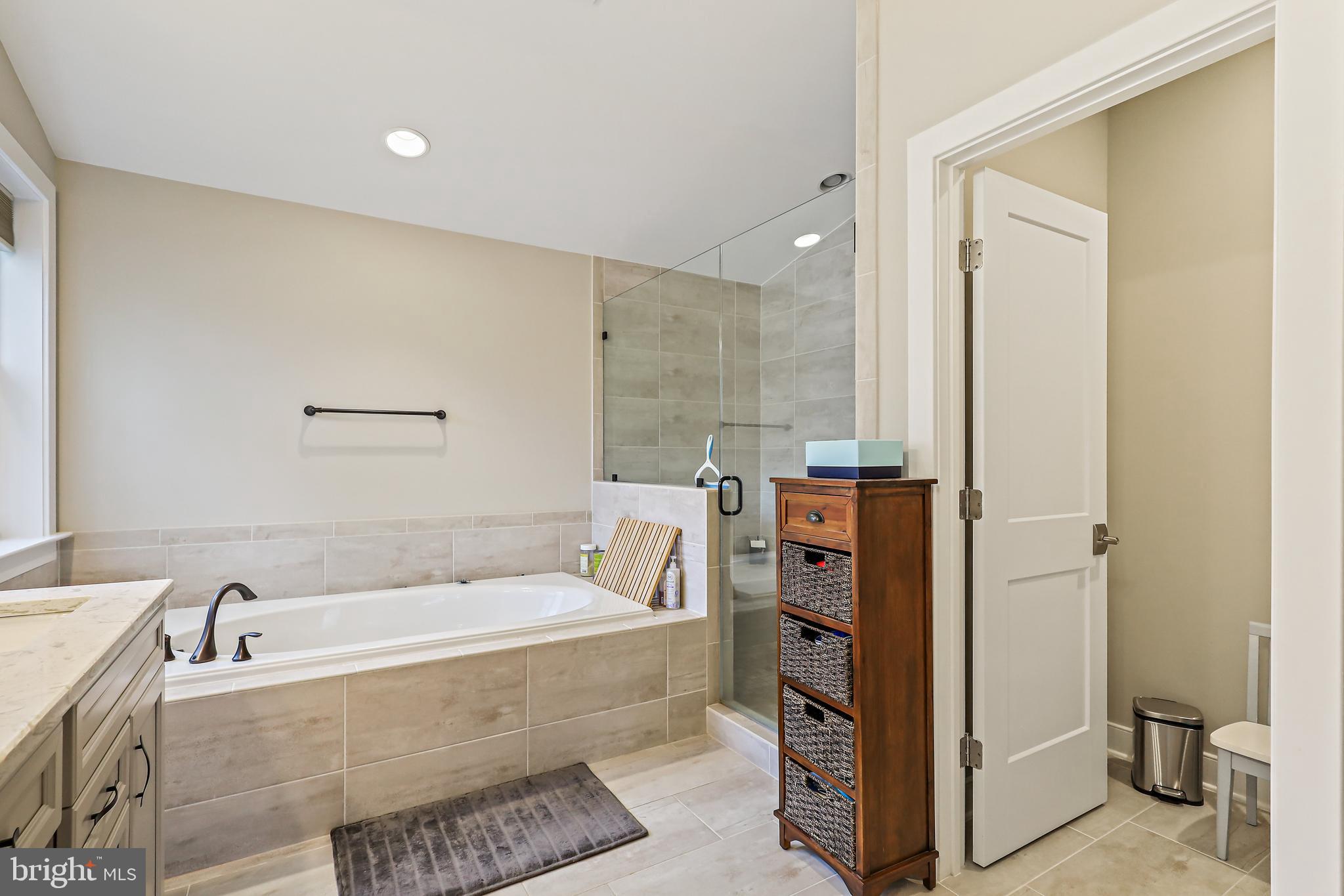 WAYNEWOOD - Residential Lease