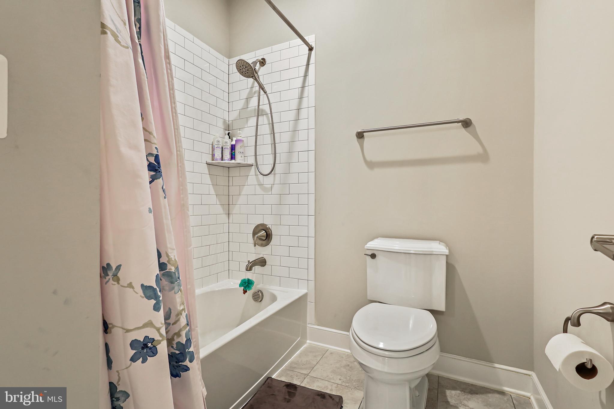 WAYNEWOOD - Residential Lease