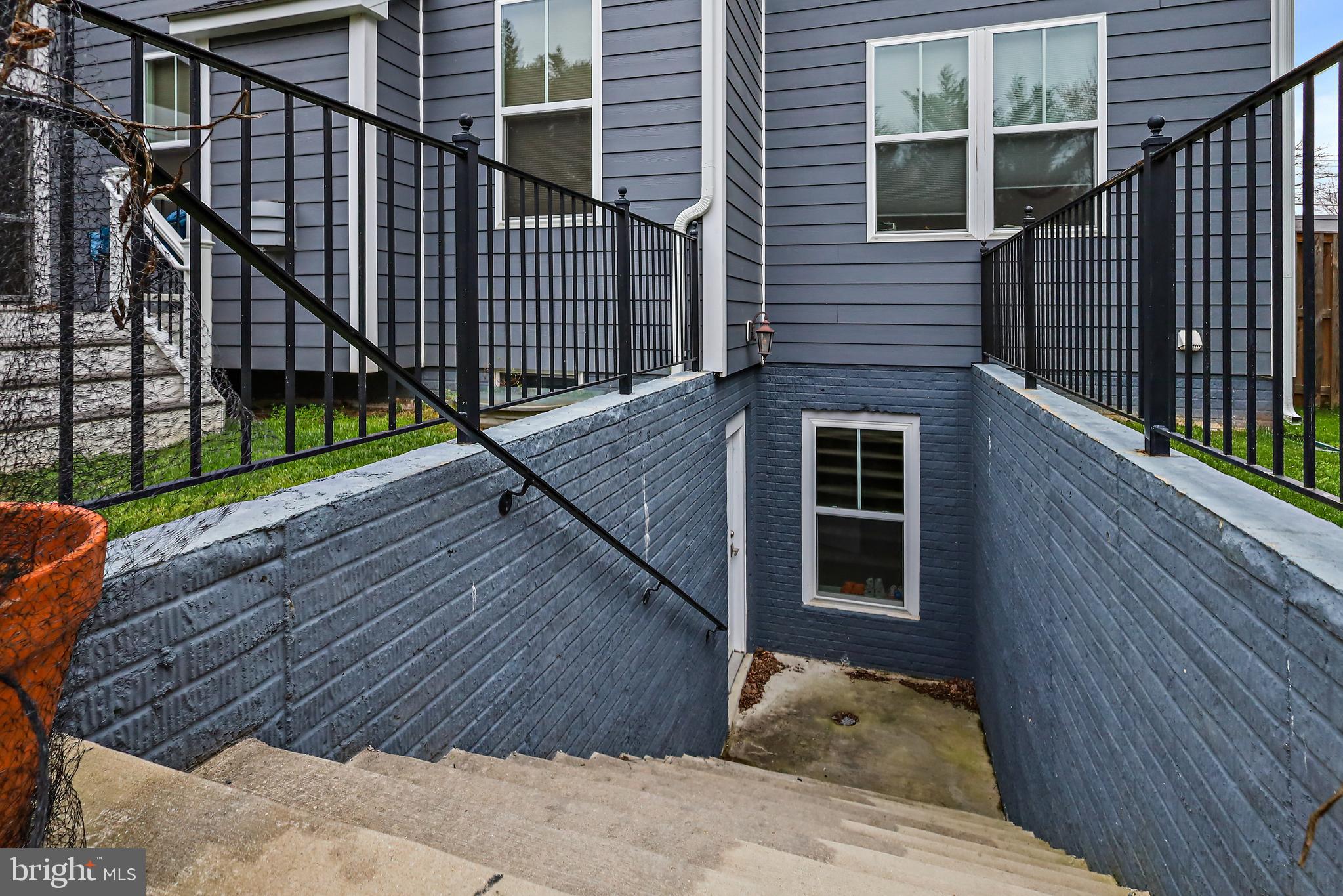 WAYNEWOOD - Residential Lease