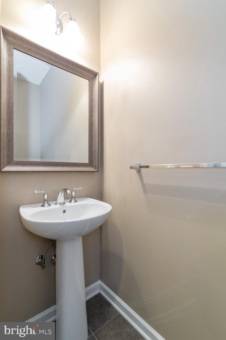 DOMINION VALLEY - Residential Lease