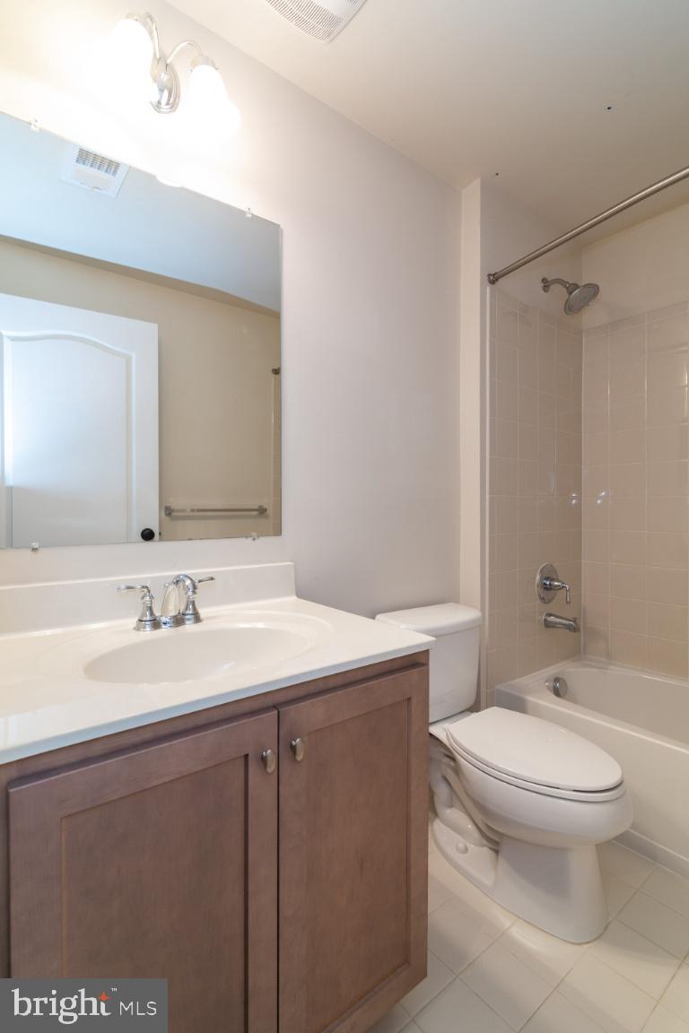 DOMINION VALLEY - Residential Lease