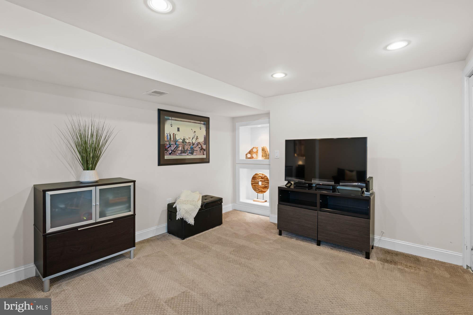 KENSINGTON - Residential