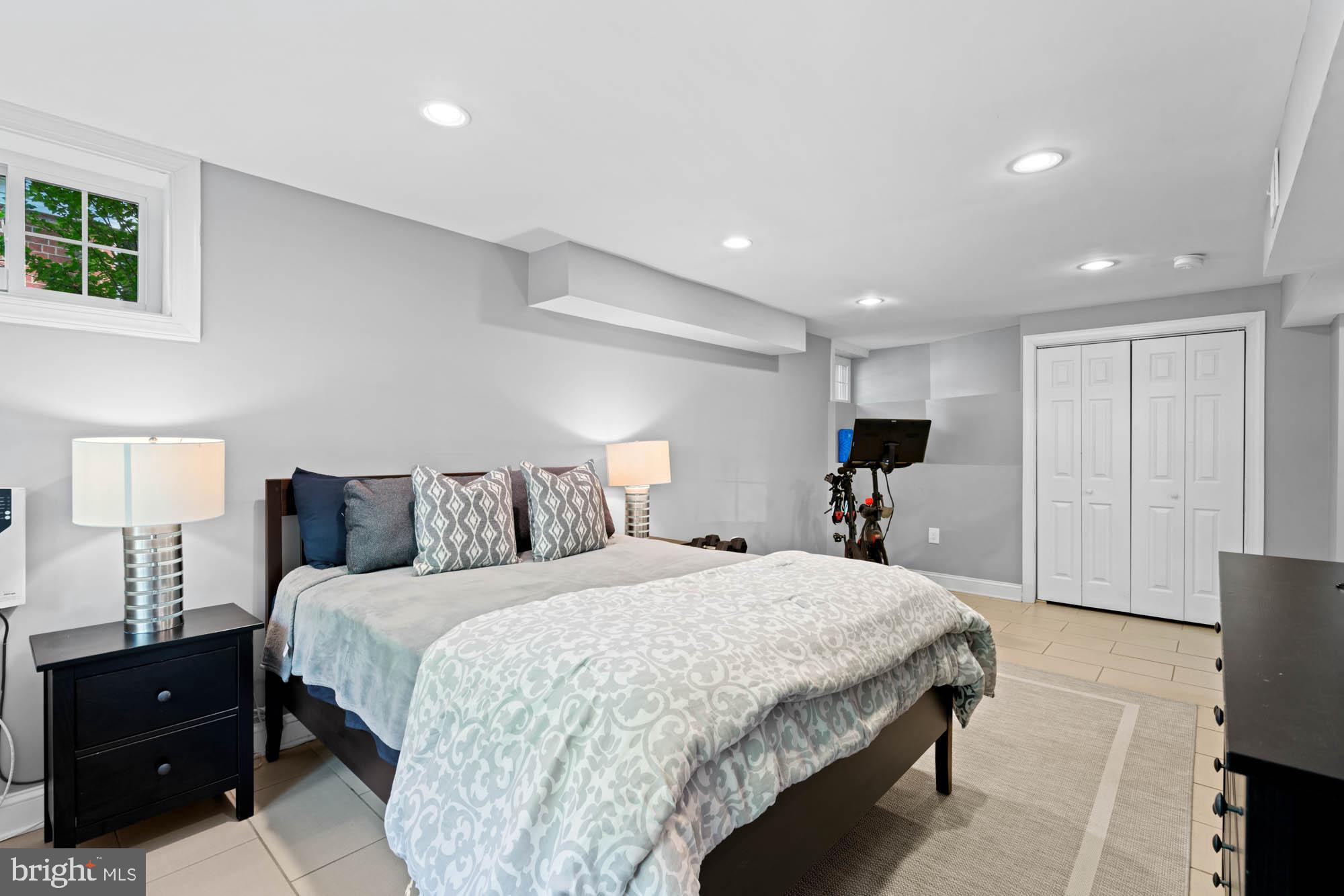 KENSINGTON - Residential