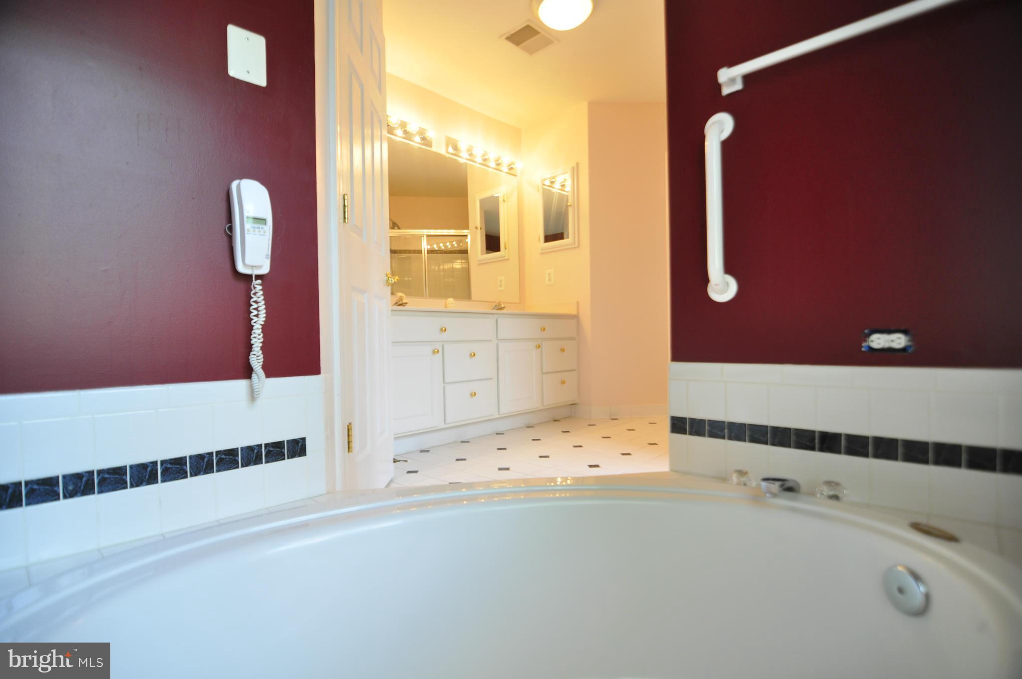 LORTON TOWN CNTR LANDBAY - Residential