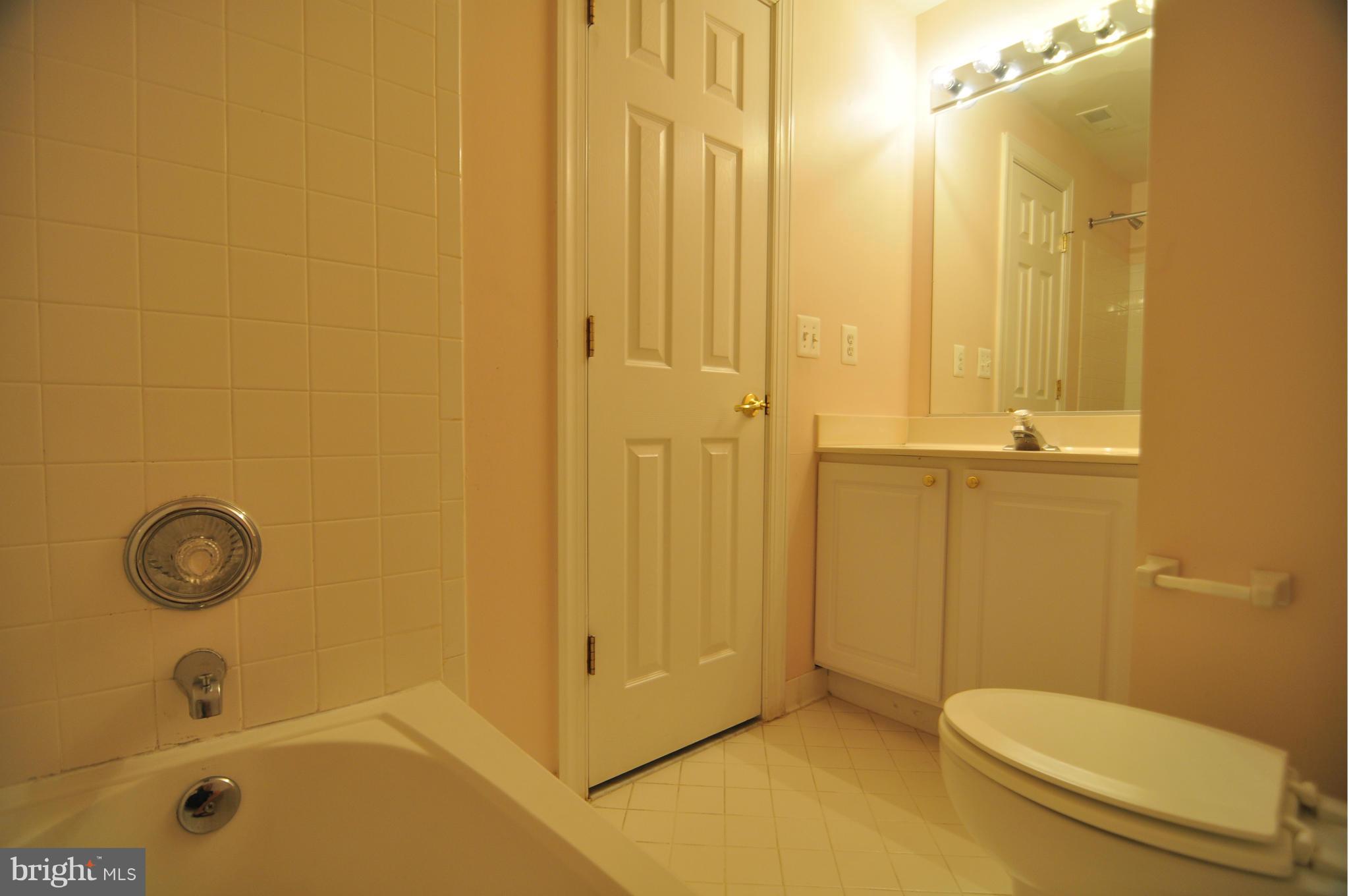 LORTON TOWN CNTR LANDBAY - Residential