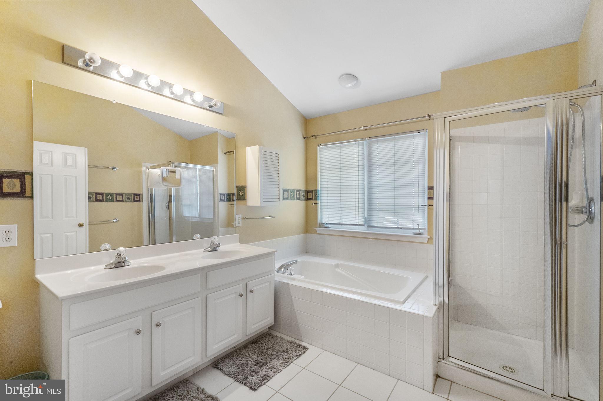 MANOR OAKS - Residential