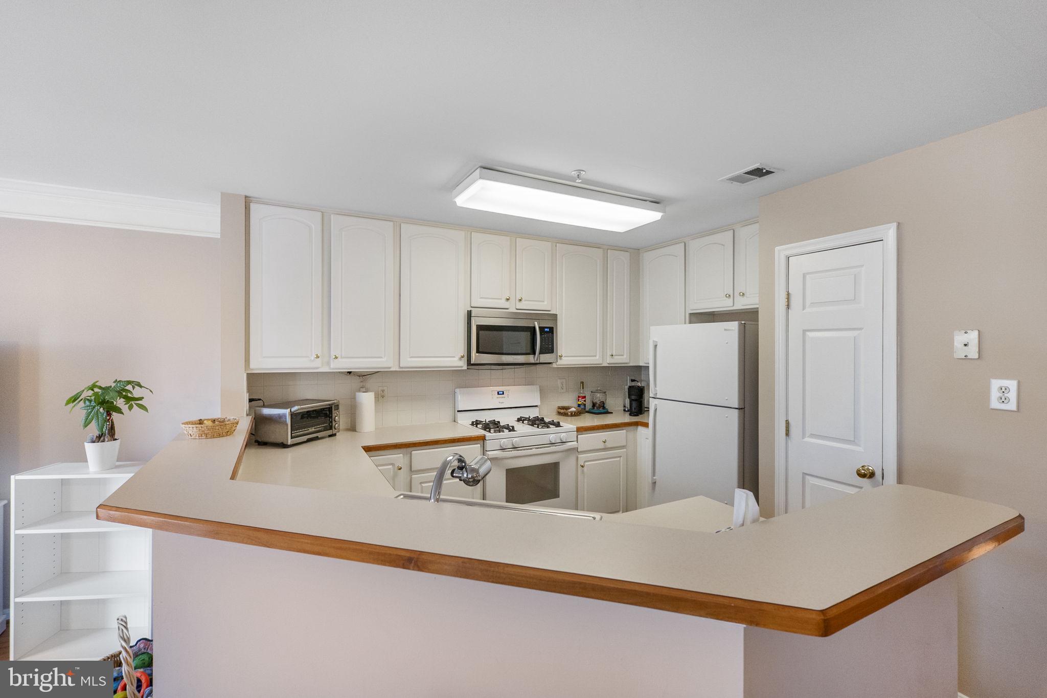 MANOR OAKS - Residential