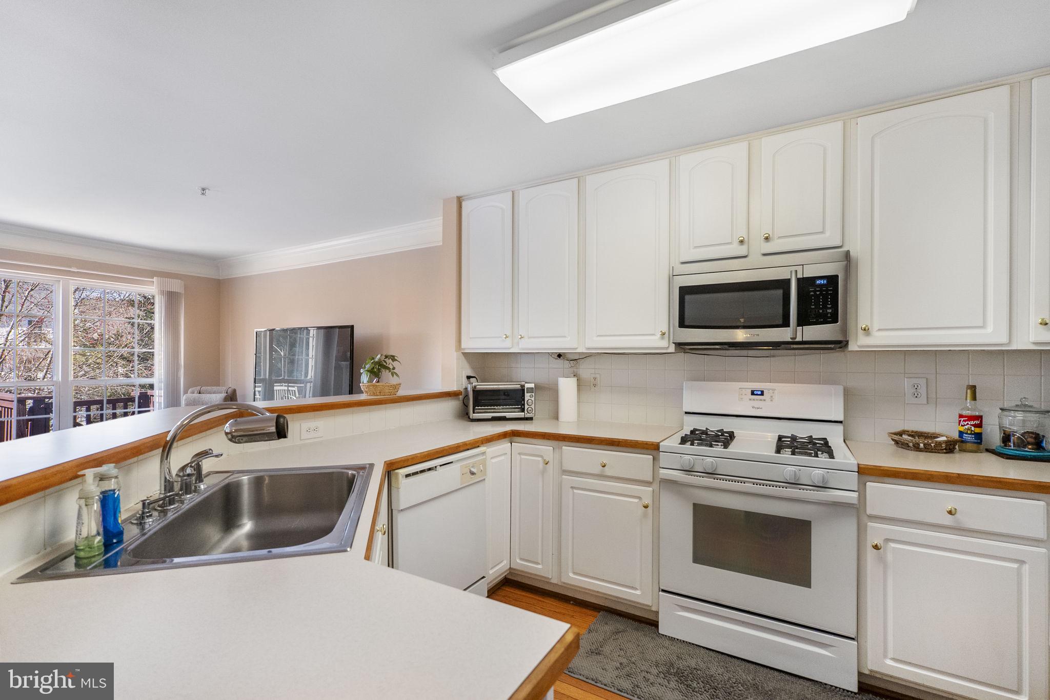 MANOR OAKS - Residential