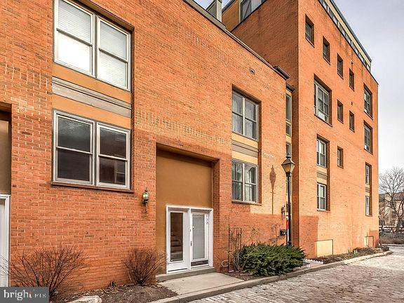 136 WELCOME ALLEY TH2