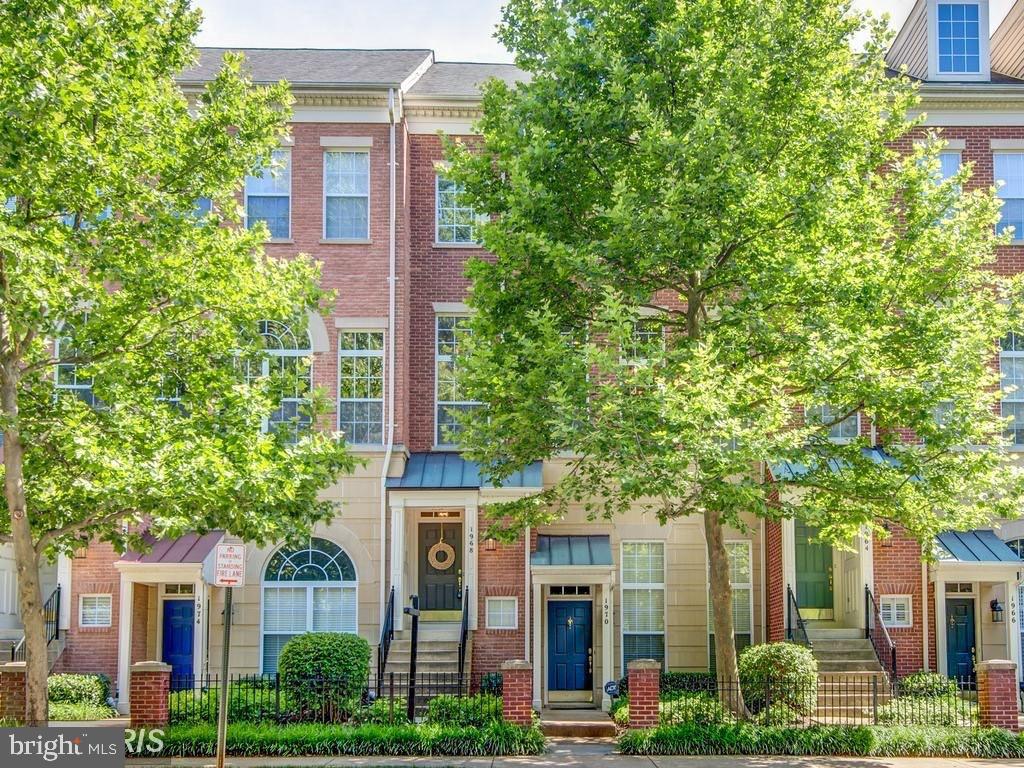 1895 CRESCENT PARK DRIVE 109A