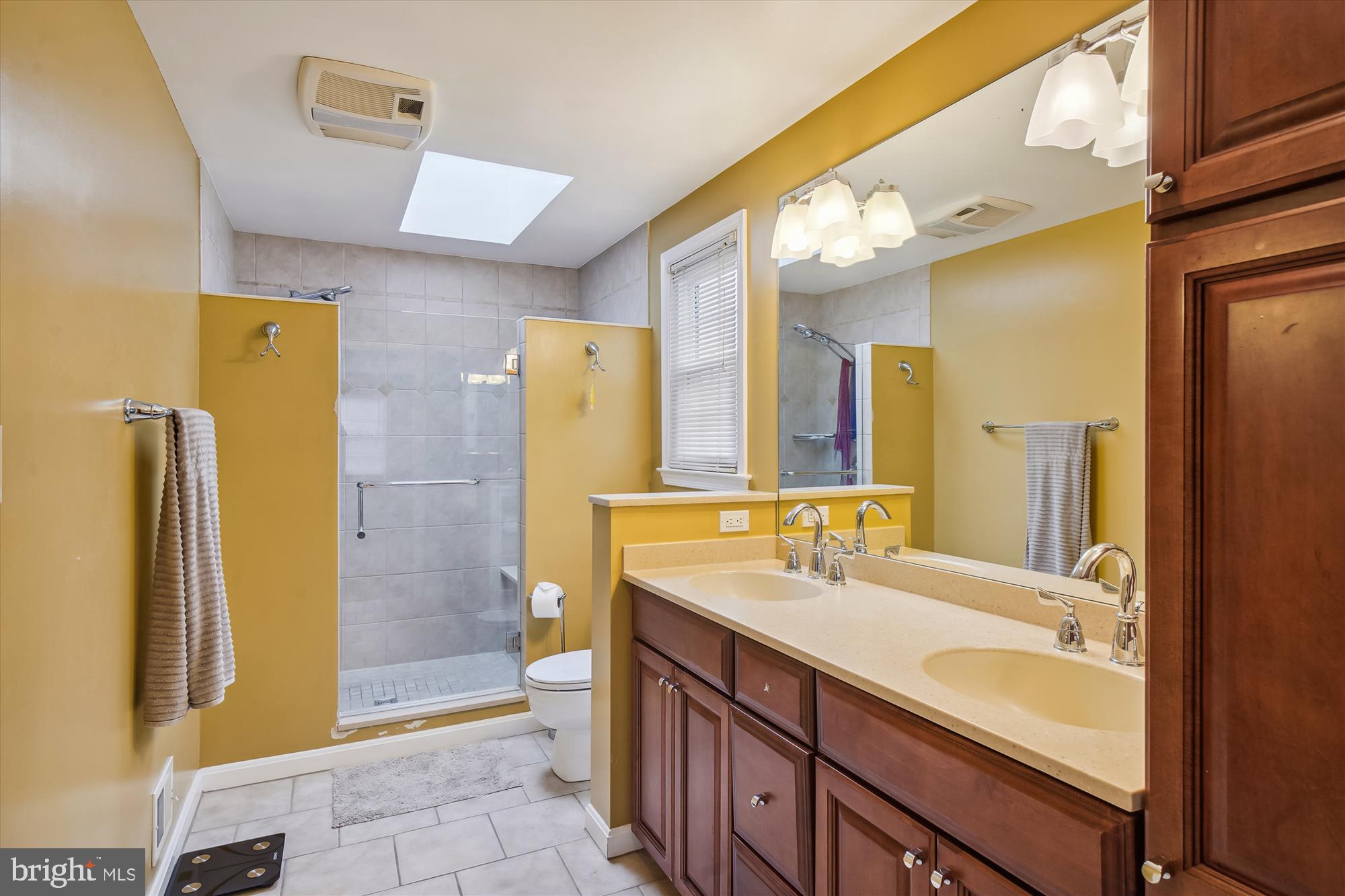 DERWOOD STATION - Residential Lease