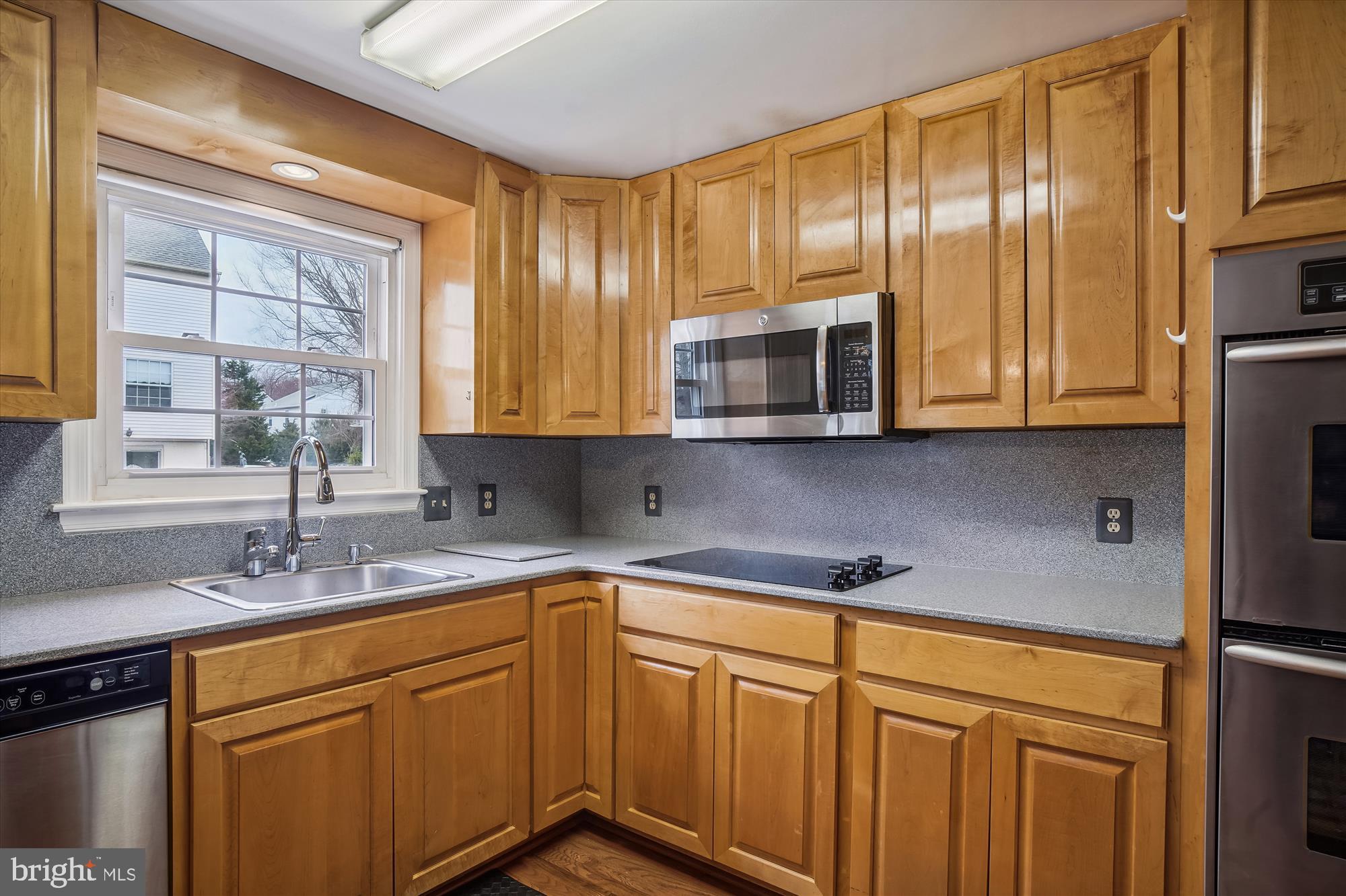 DERWOOD STATION - Residential Lease