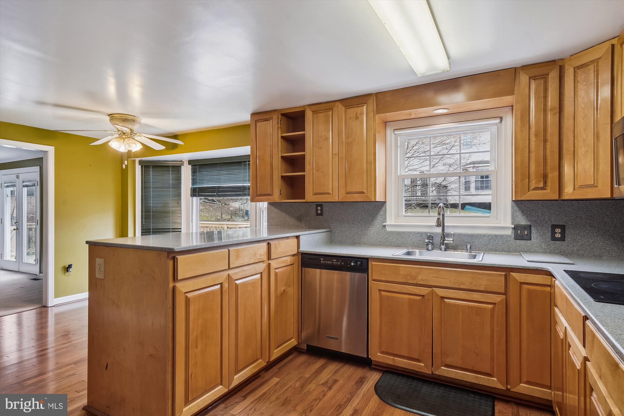 DERWOOD STATION - Residential Lease