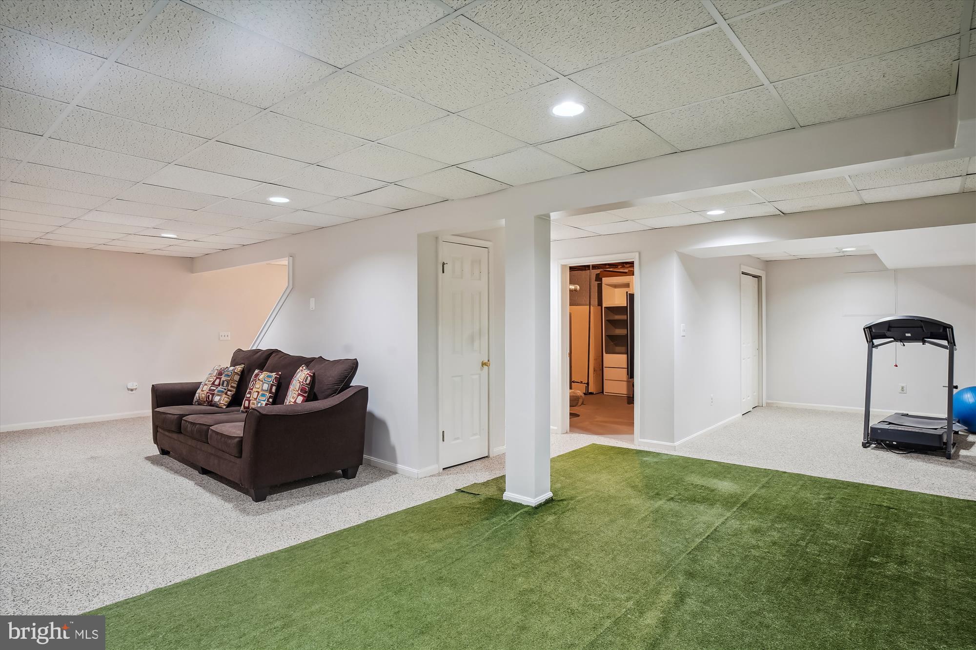 DERWOOD STATION - Residential Lease