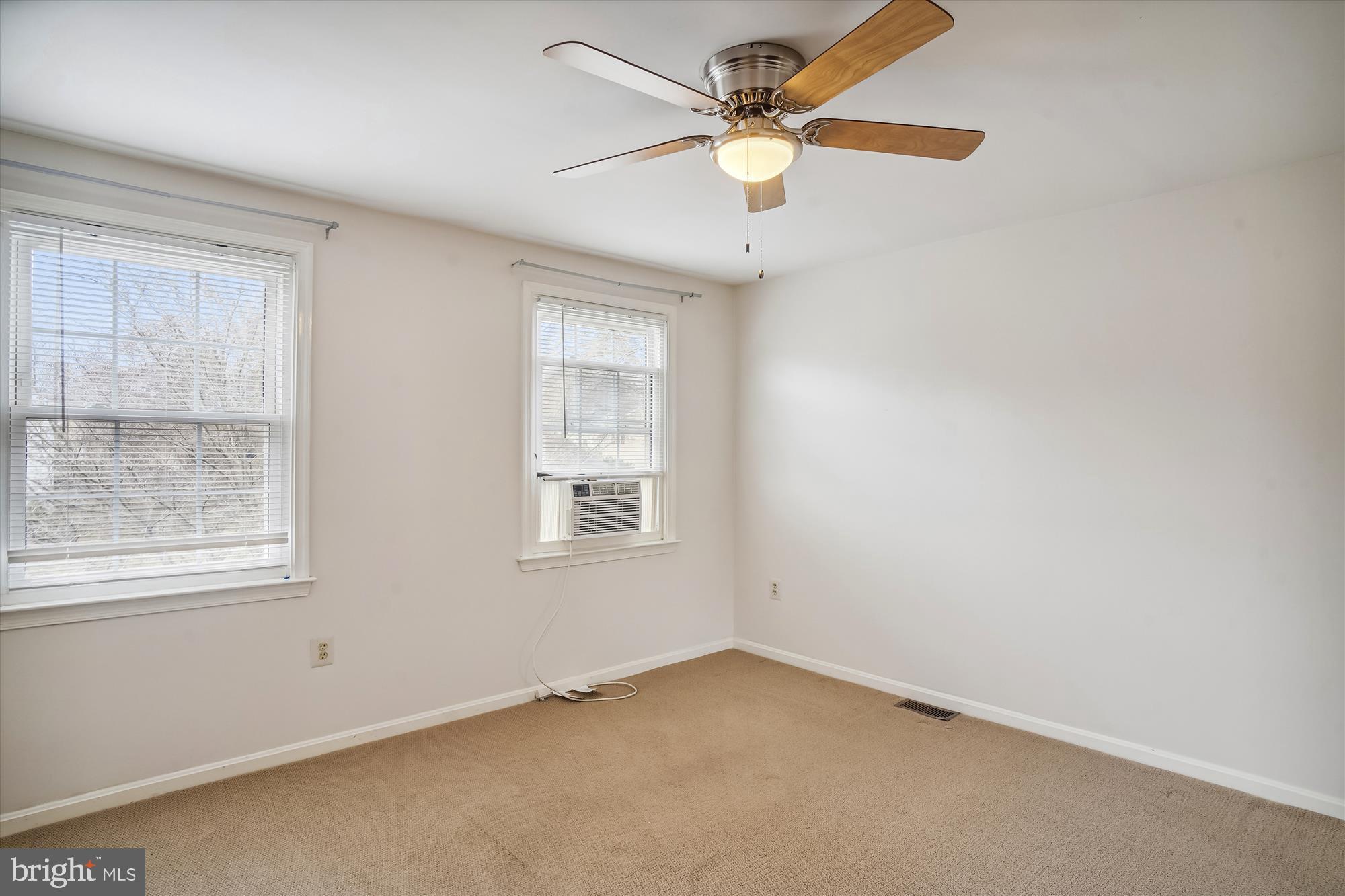 DERWOOD STATION - Residential Lease