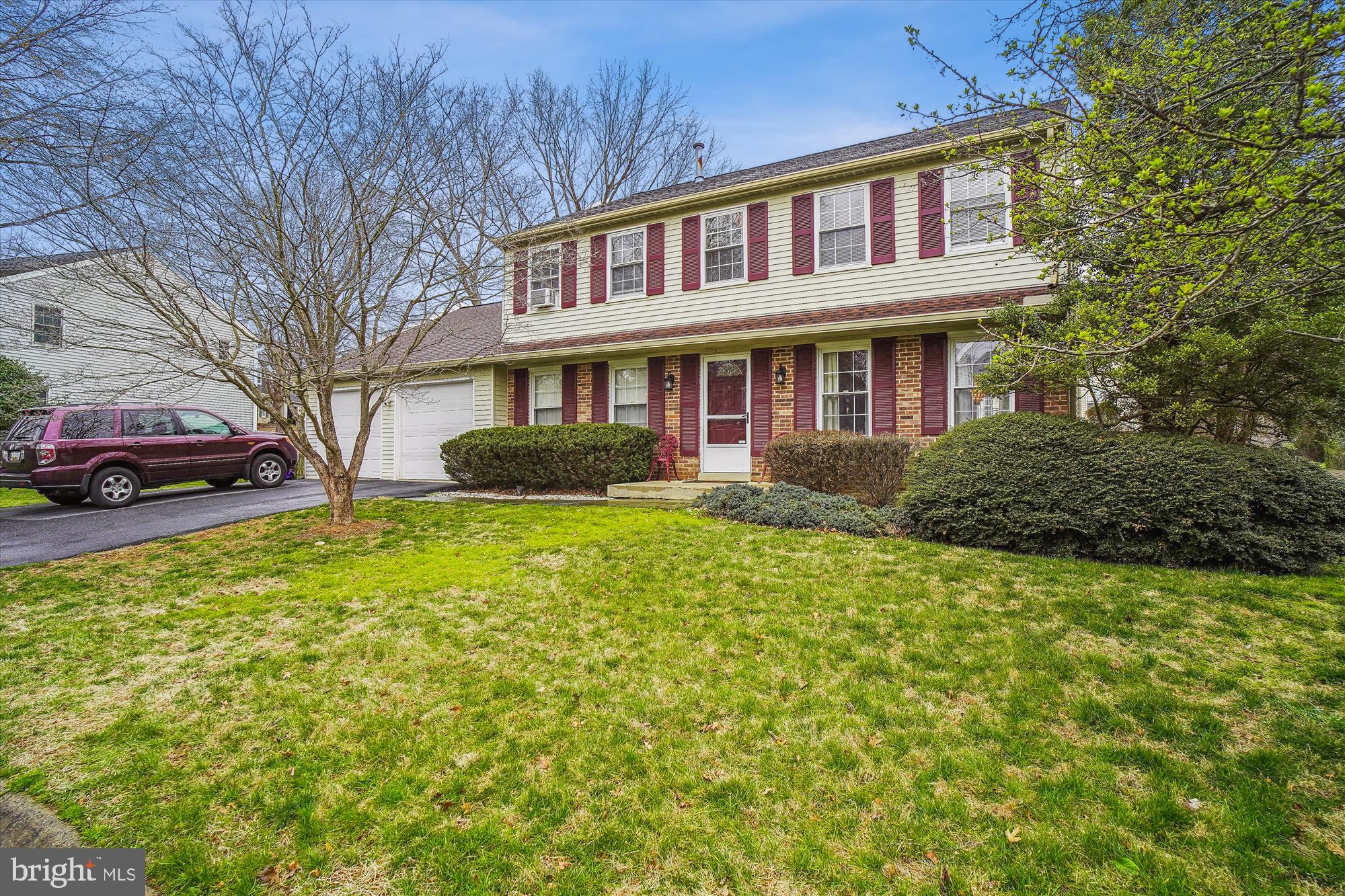 DERWOOD STATION - Residential Lease