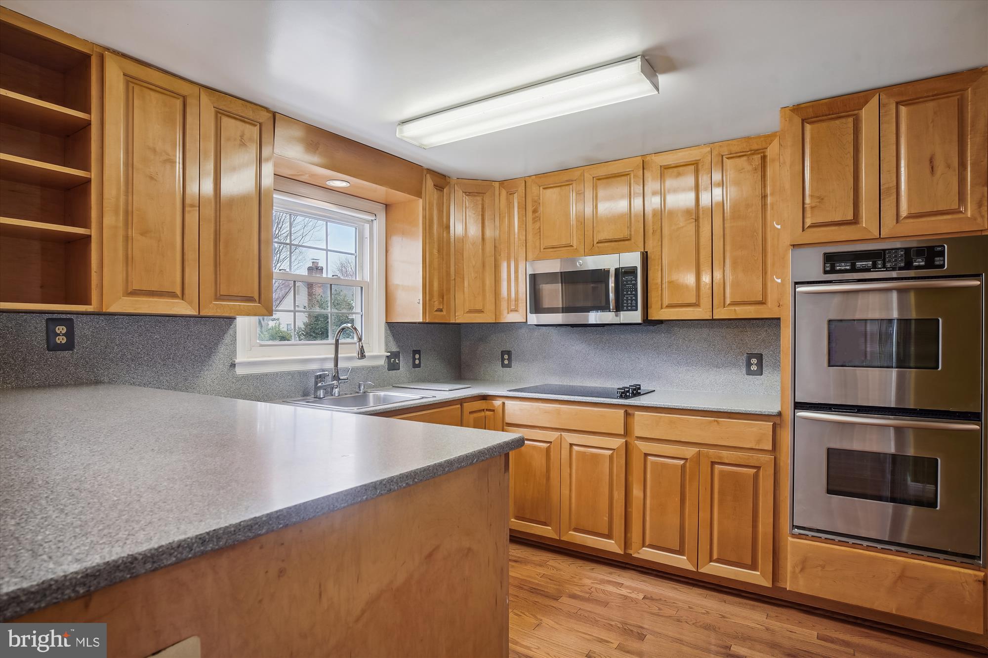 DERWOOD STATION - Residential Lease