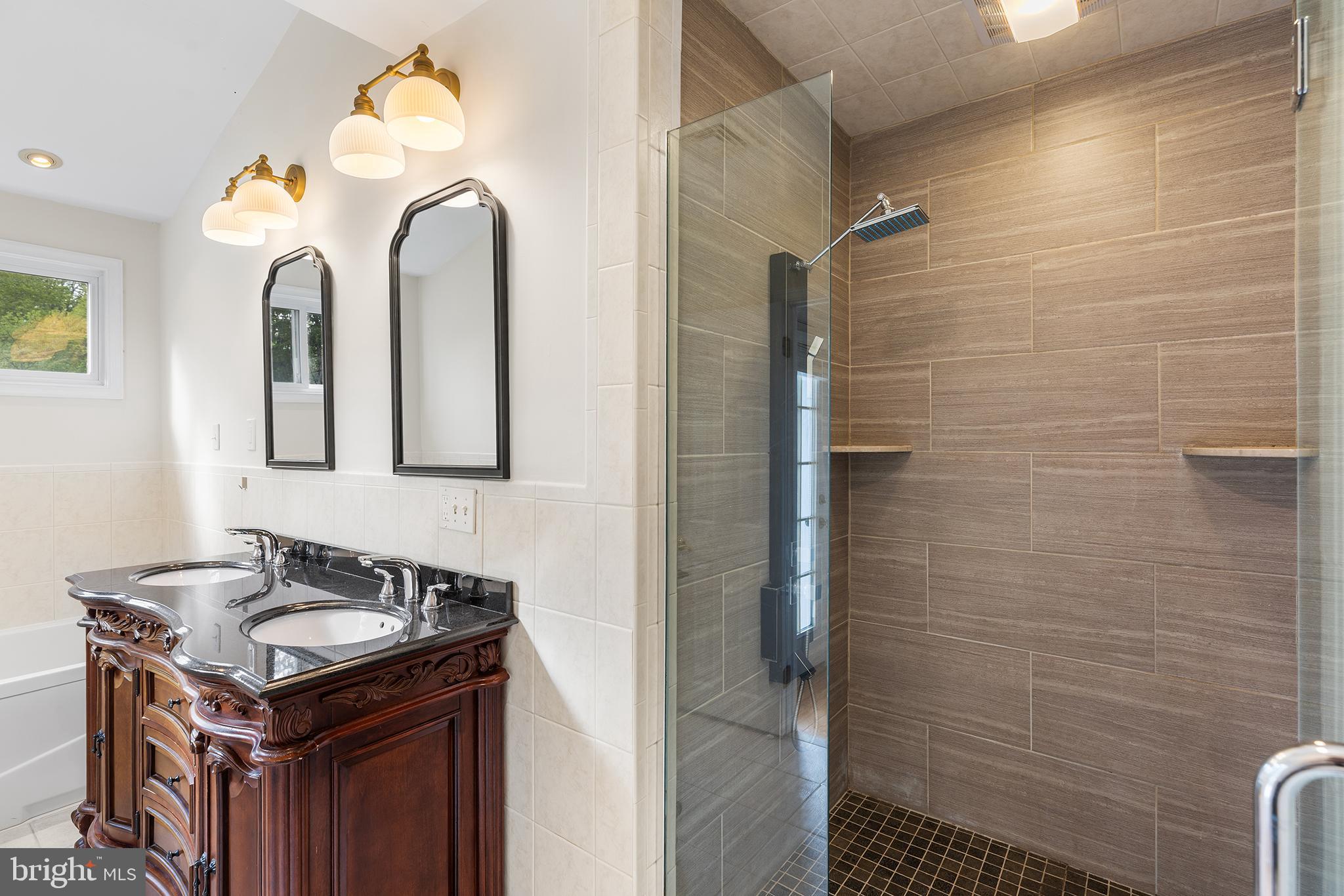 RAVENSCLIFF - Residential