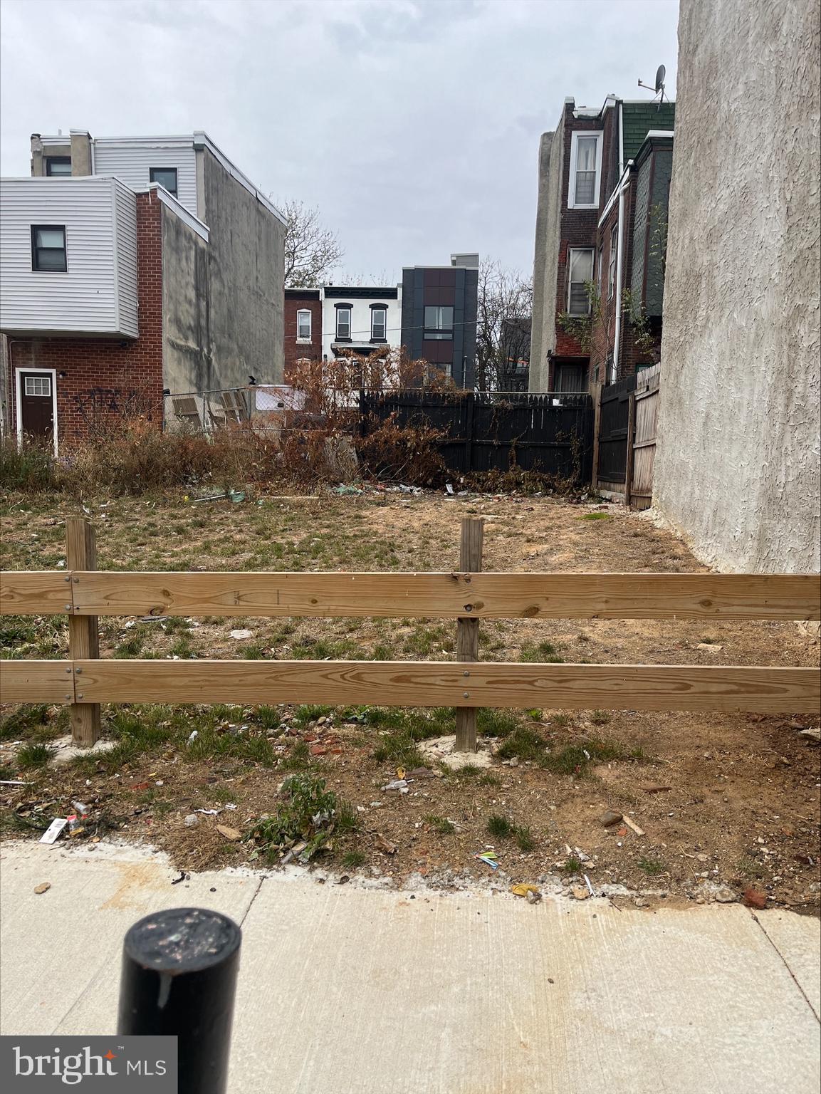 2168 N DARIEN STREET