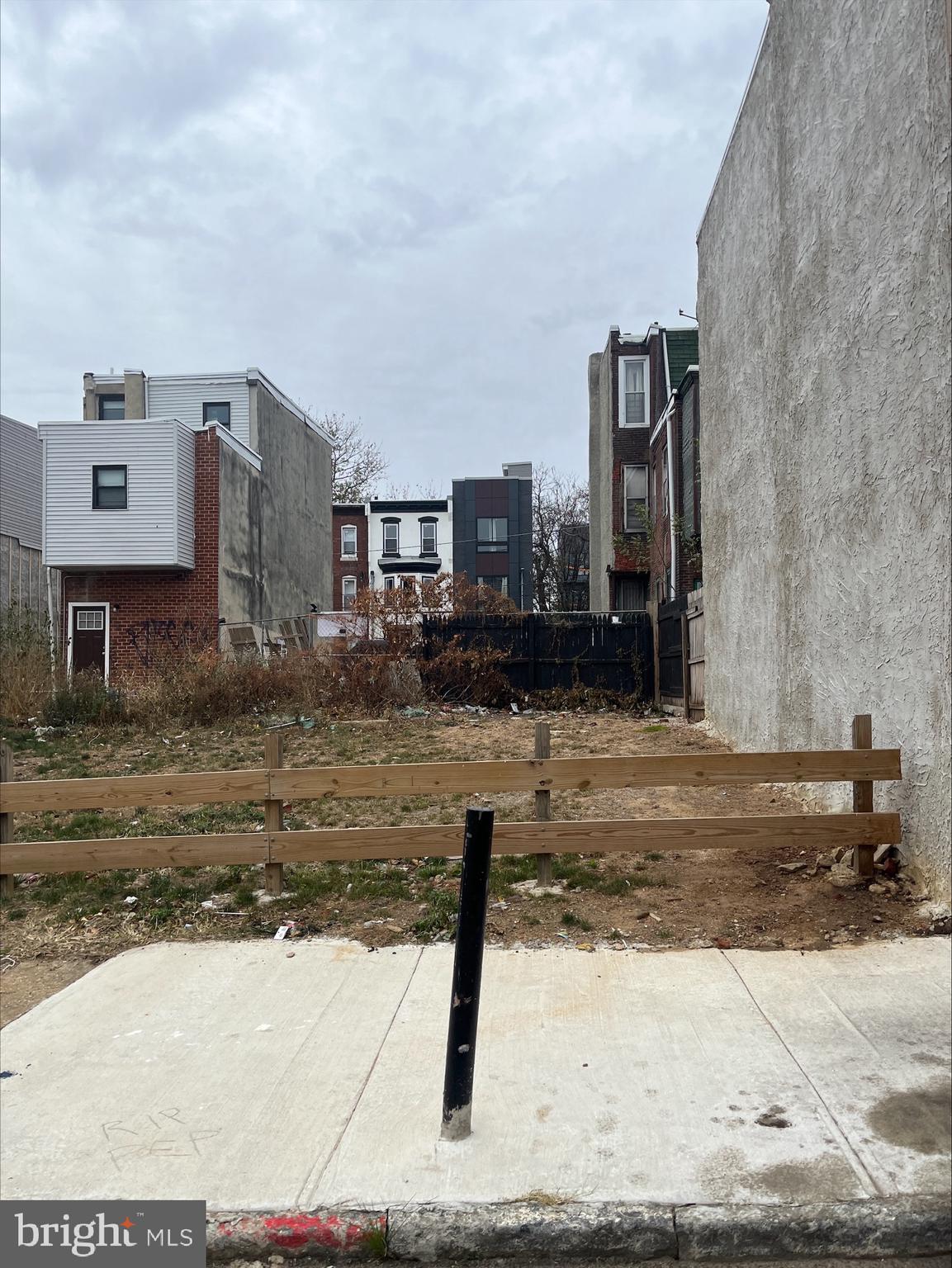 2168 N DARIEN STREET