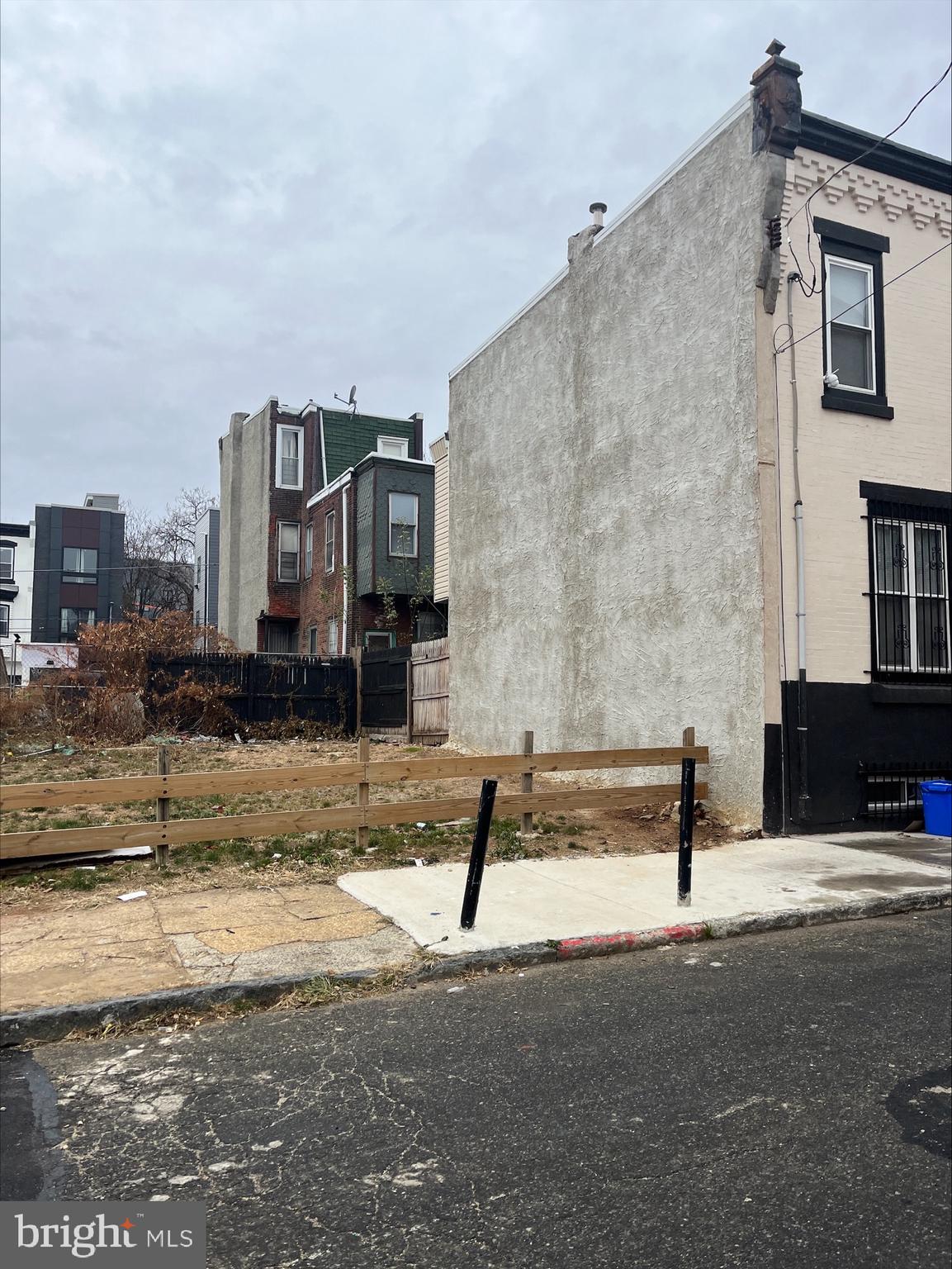 2168 N DARIEN STREET