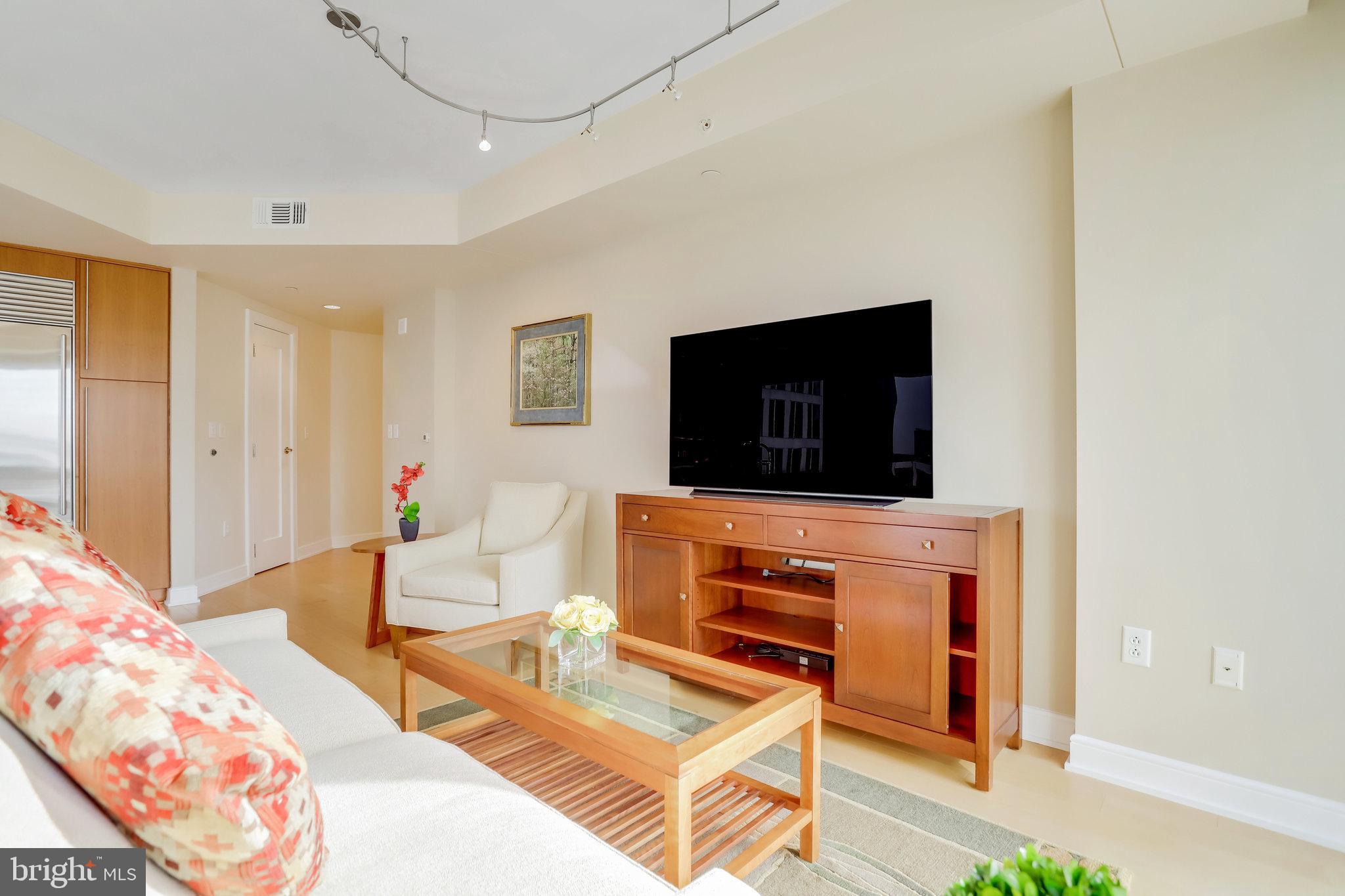 ROSSLYN - Residential Lease