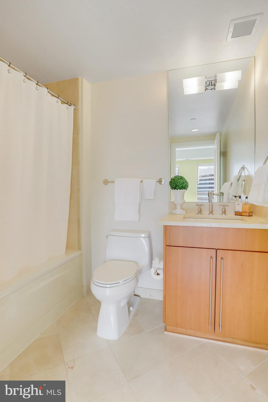 ROSSLYN - Residential Lease