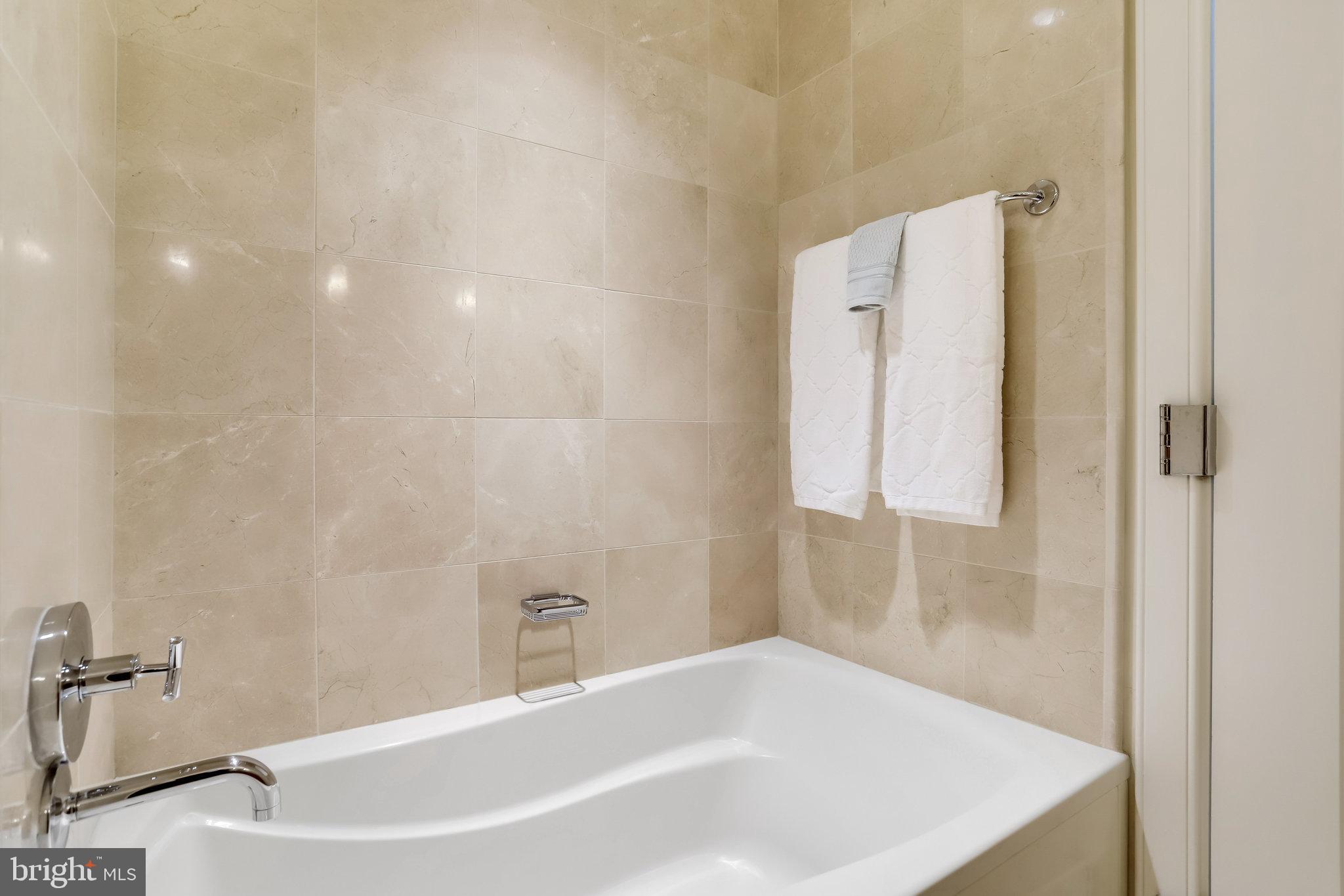 ROSSLYN - Residential Lease