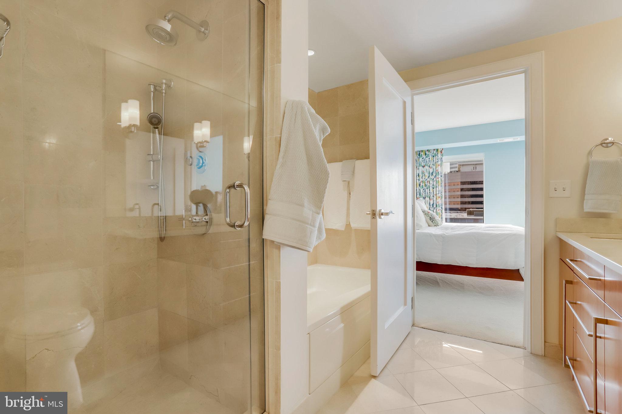 ROSSLYN - Residential Lease